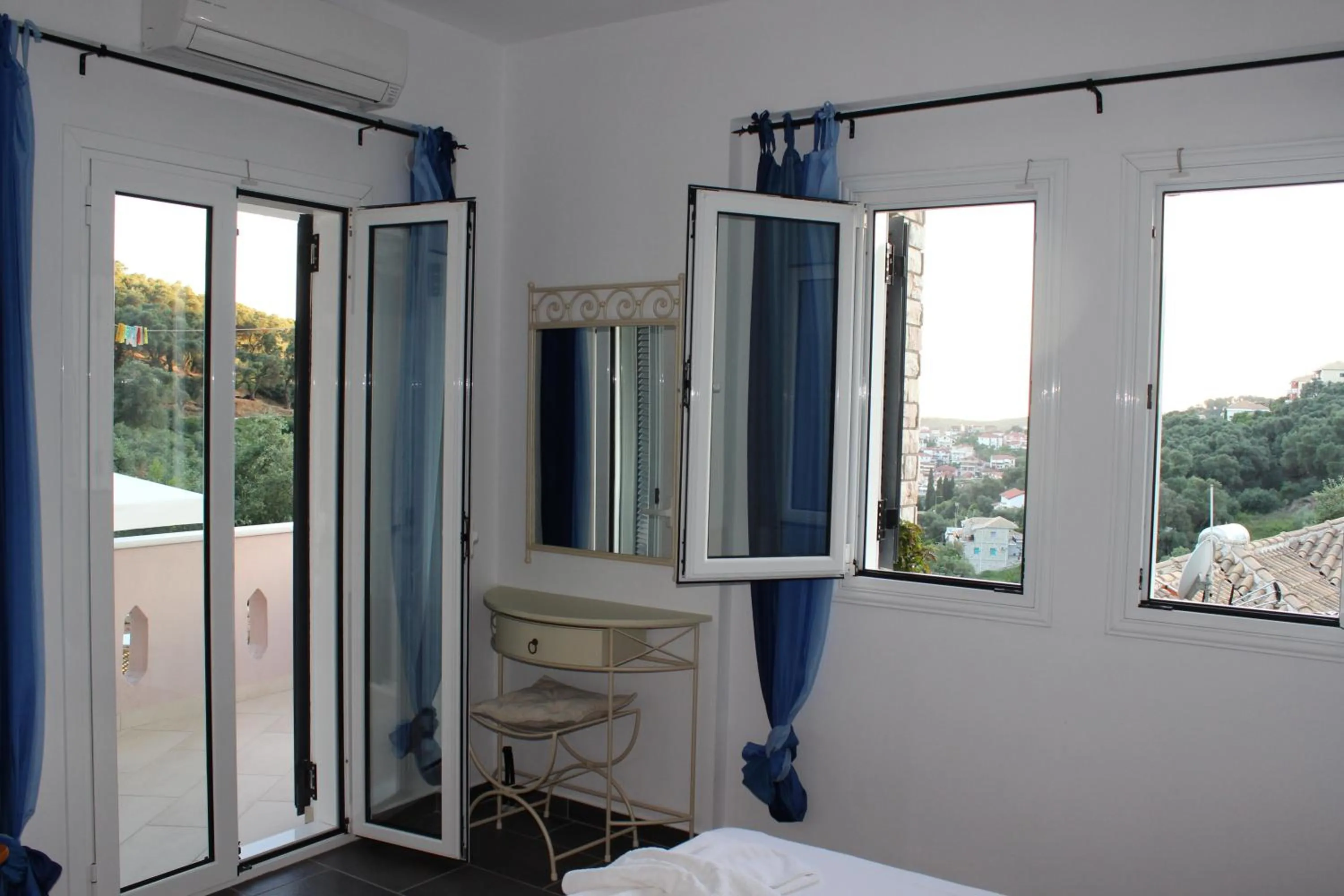 Photo of the whole room in Residence La Scala