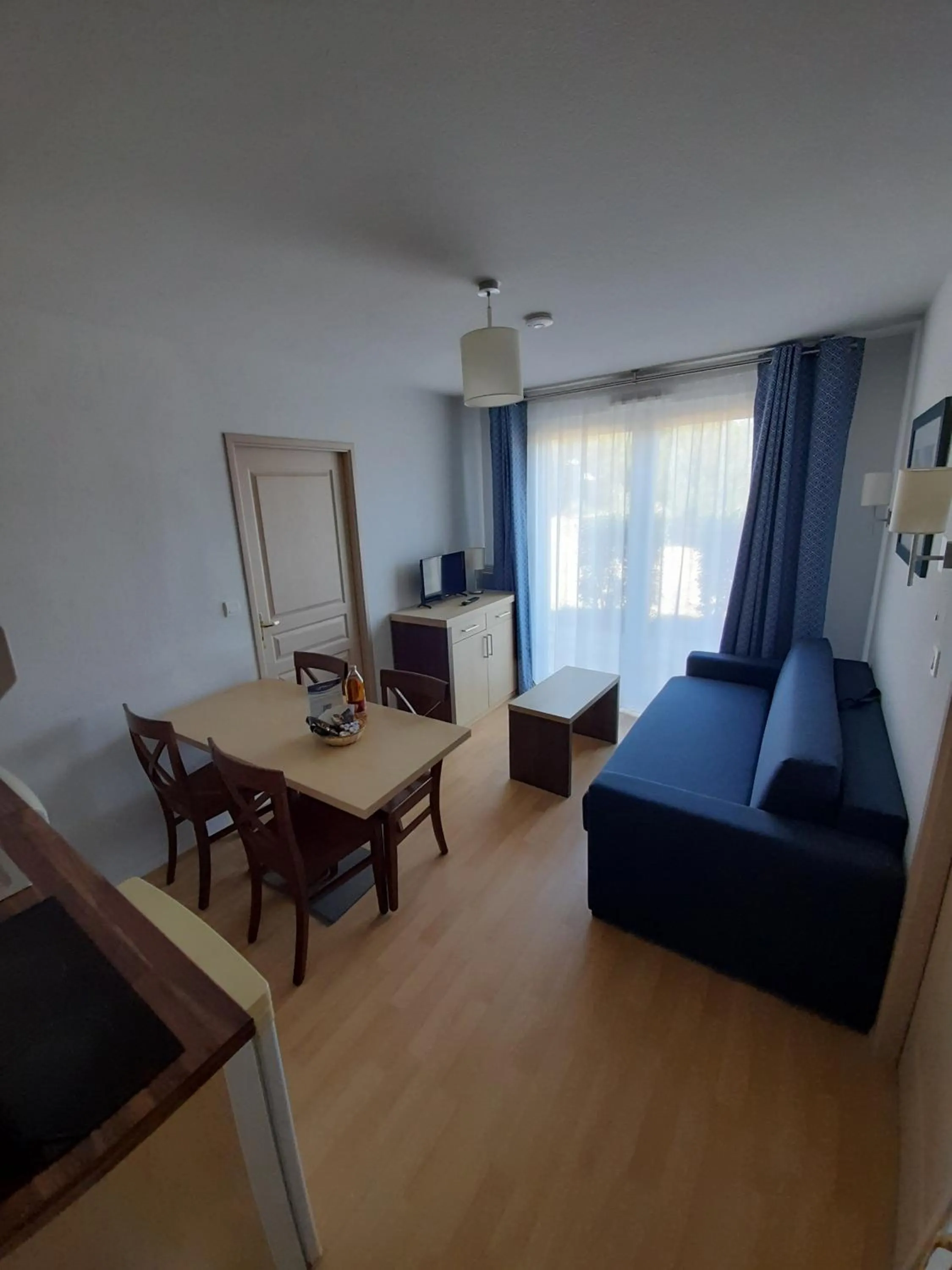 Living room, Bed in Résidence Goélia La Grande Plage