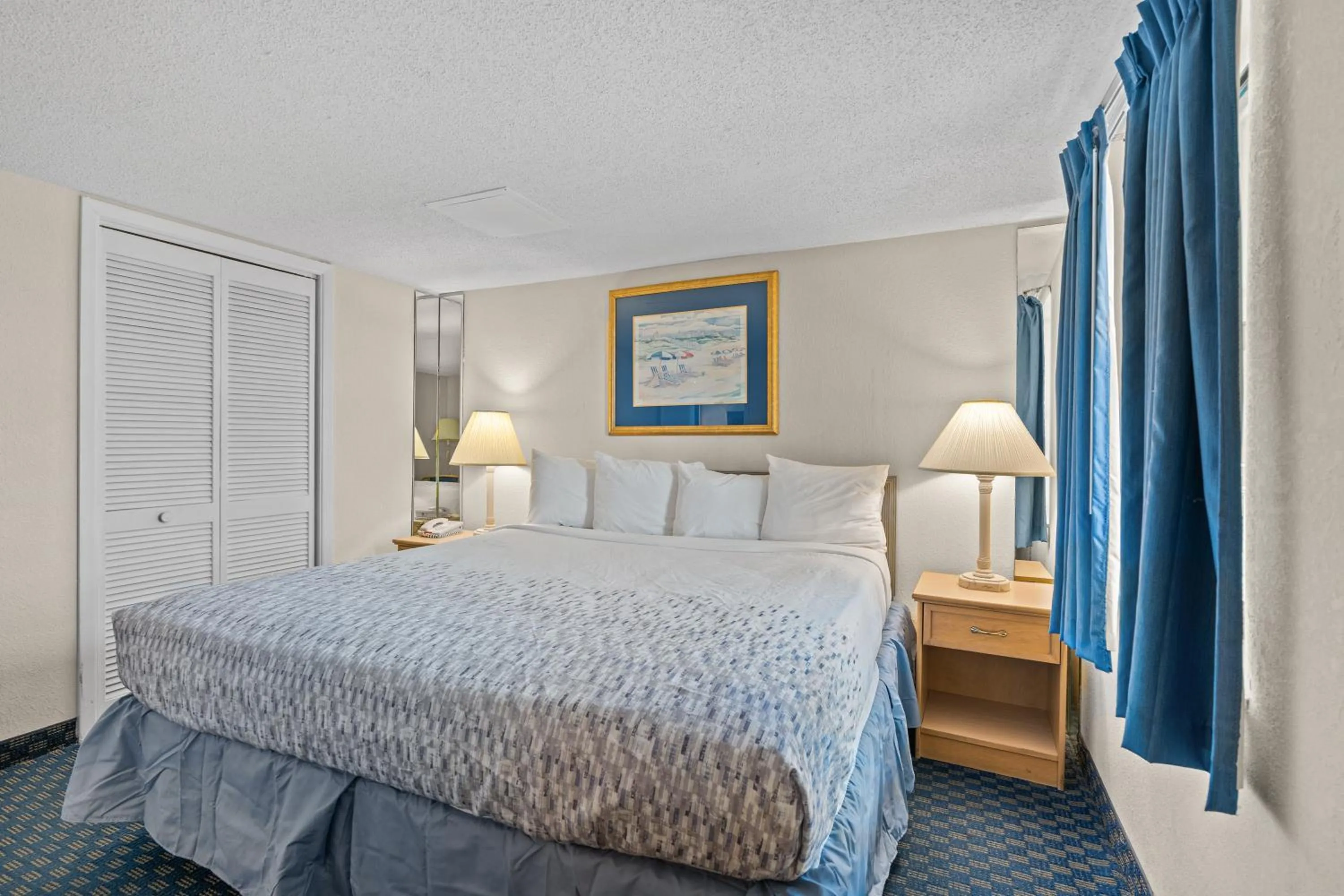 Bedroom, Bed in Yachtsman Oceanfront Resort