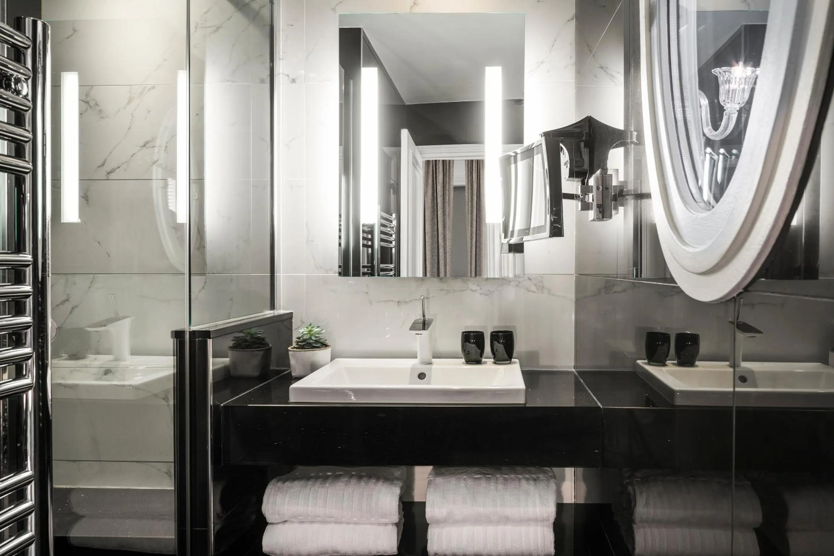 Bathroom in Maison Albar- Le Champs-Elysées