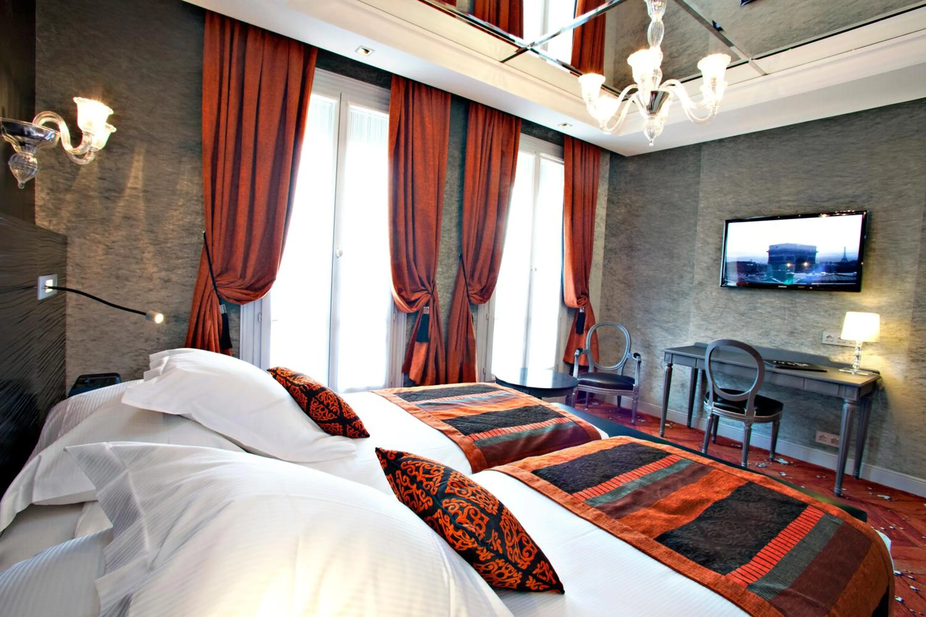 Photo of the whole room, Bed in Maison Albar- Le Champs-Elysées