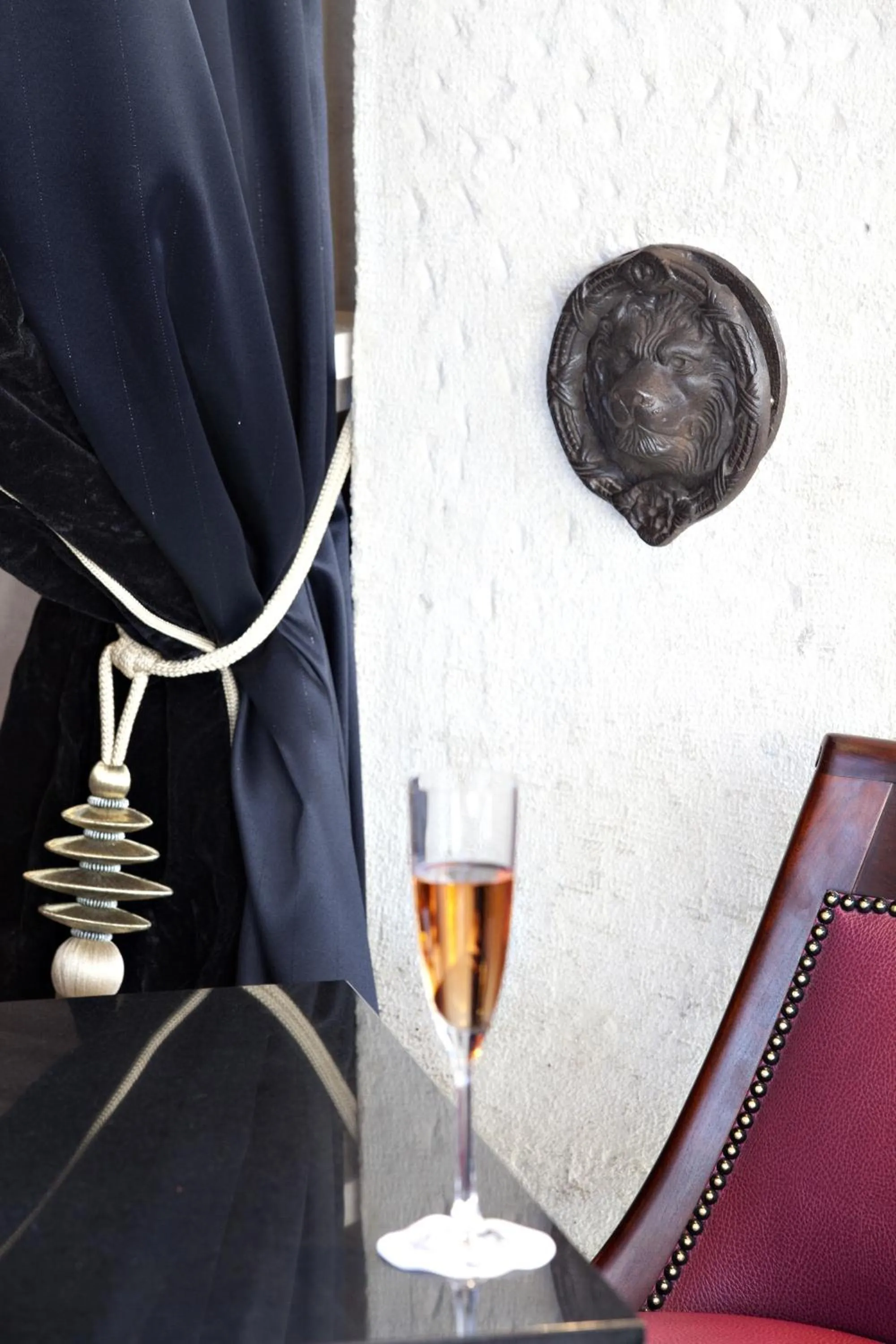 Lounge or bar in Maison Albar- Le Champs-Elysées