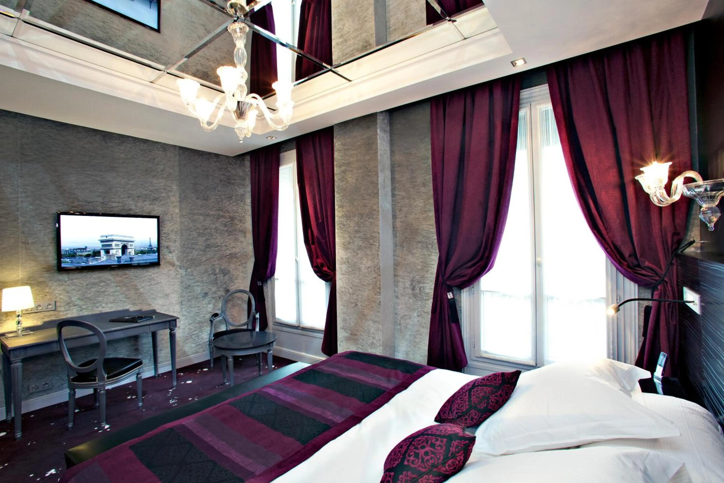 Photo of the whole room, Bed in Maison Albar- Le Champs-Elysées