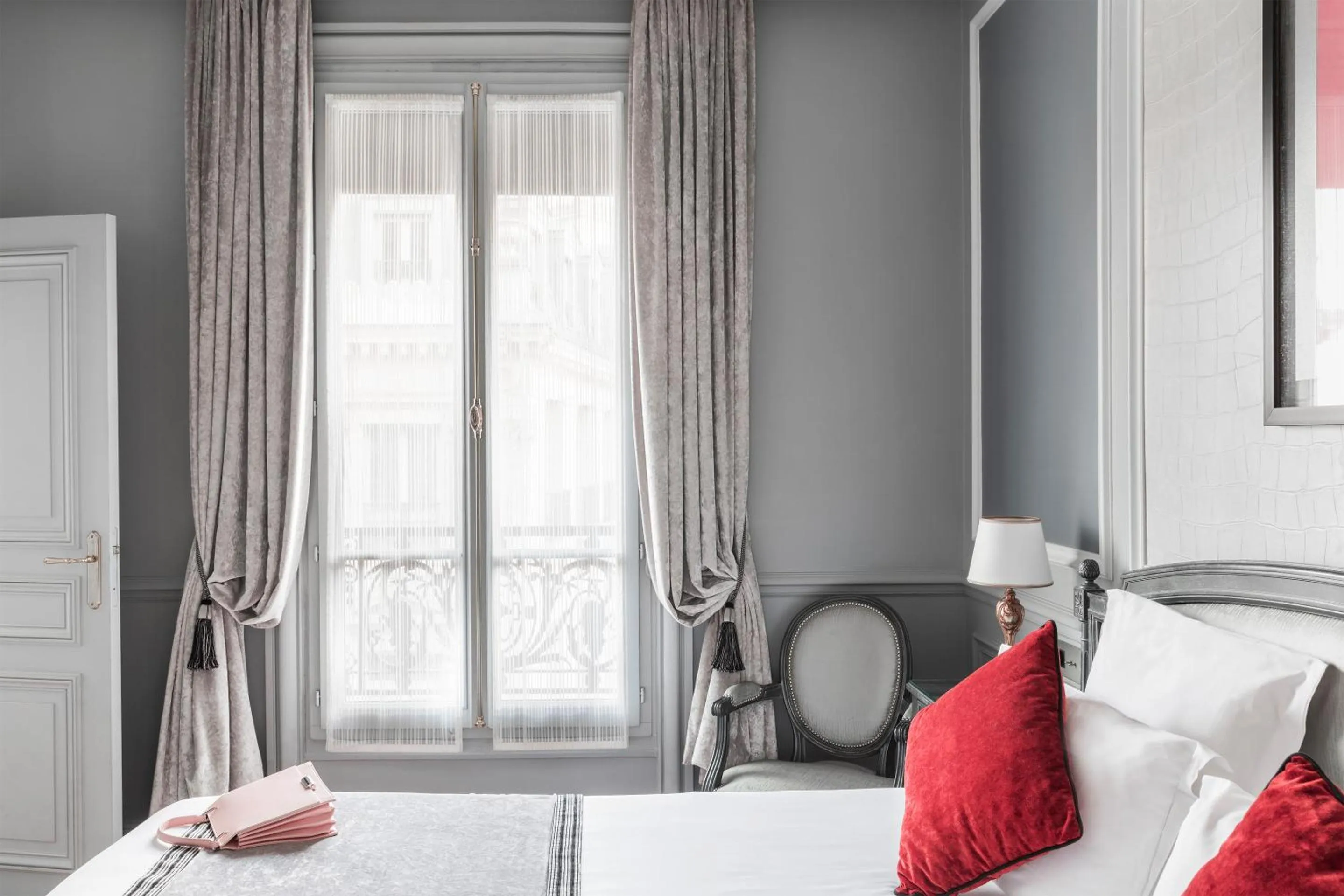 Bed in Maison Albar- Le Champs-Elysées