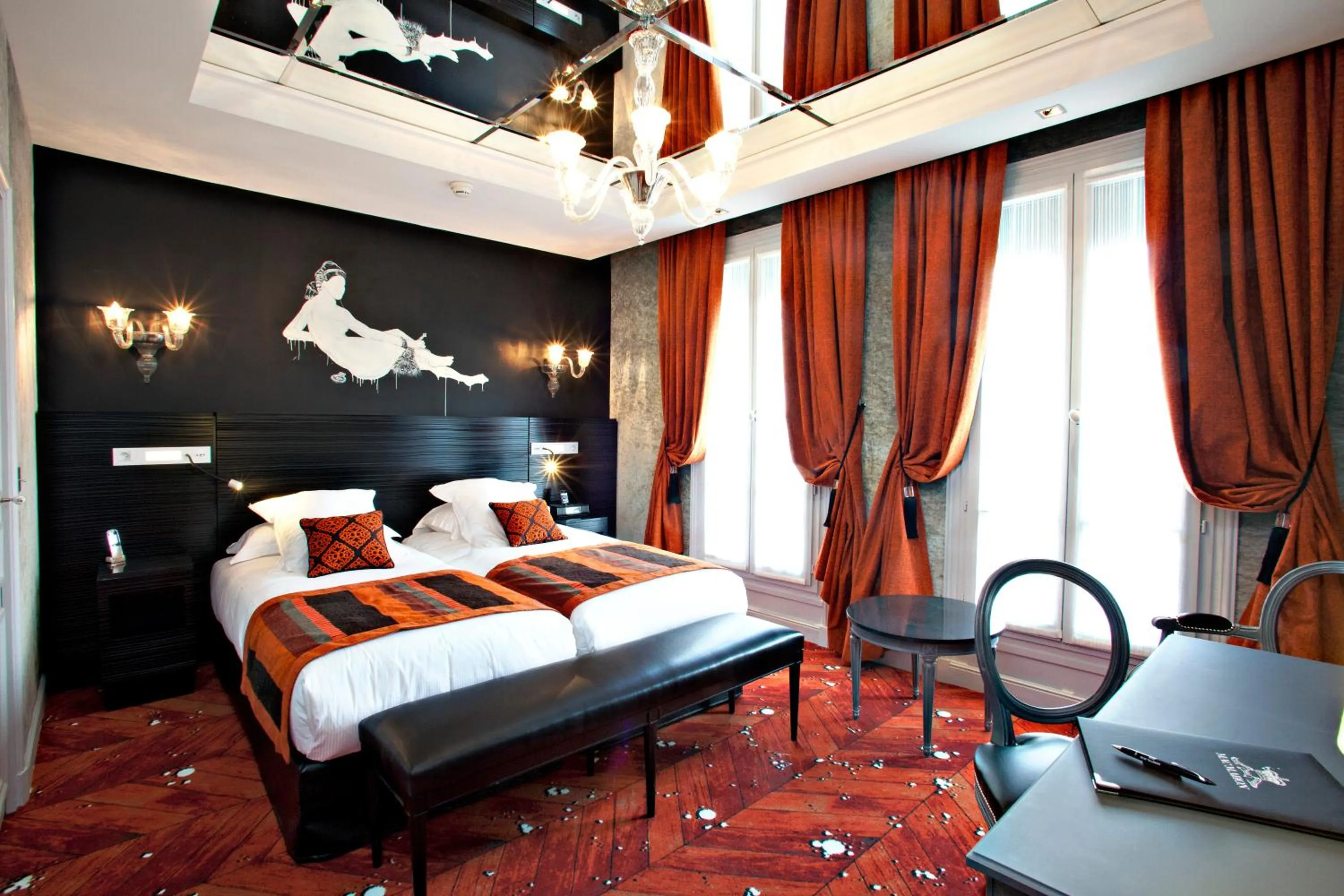 Photo of the whole room, Bed in Maison Albar- Le Champs-Elysées