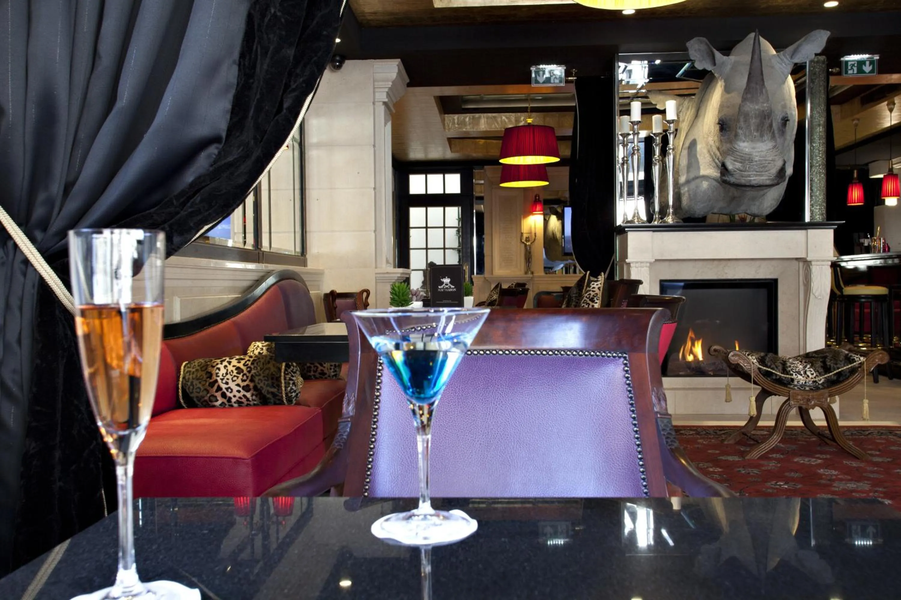 Lounge or bar in Maison Albar- Le Champs-Elysées