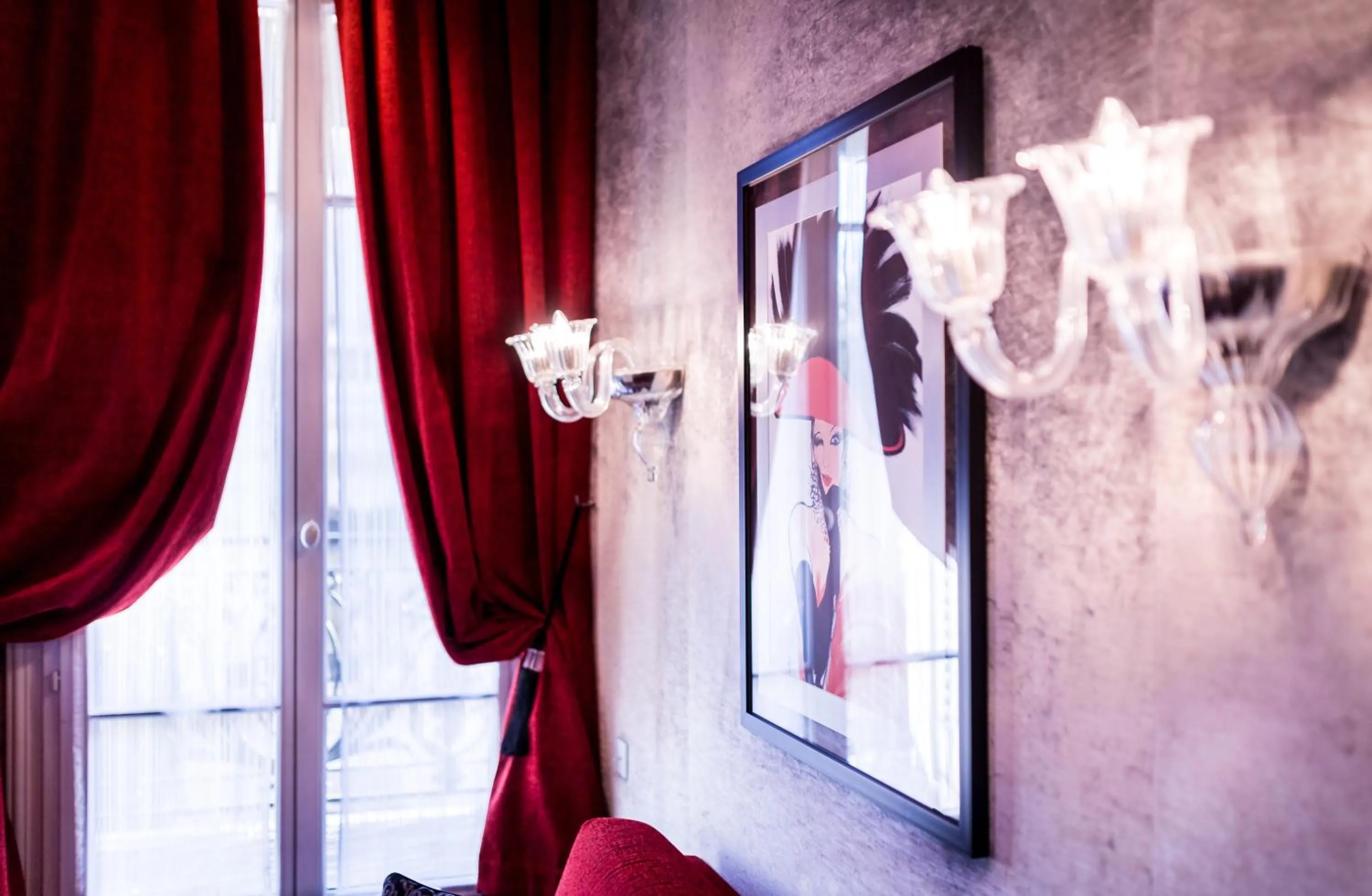 Decorative detail in Maison Albar- Le Champs-Elysées