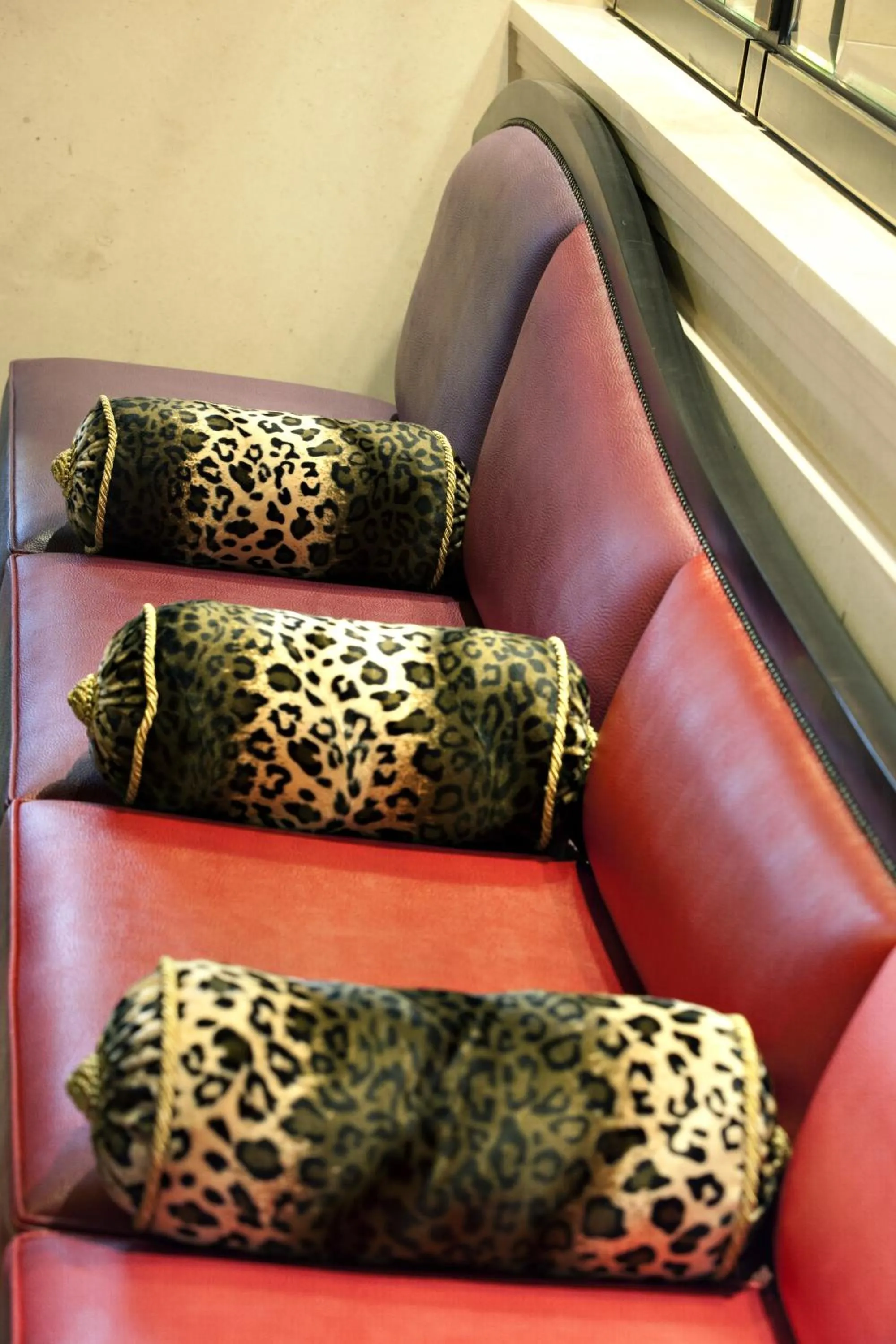 Lounge or bar in Maison Albar- Le Champs-Elysées