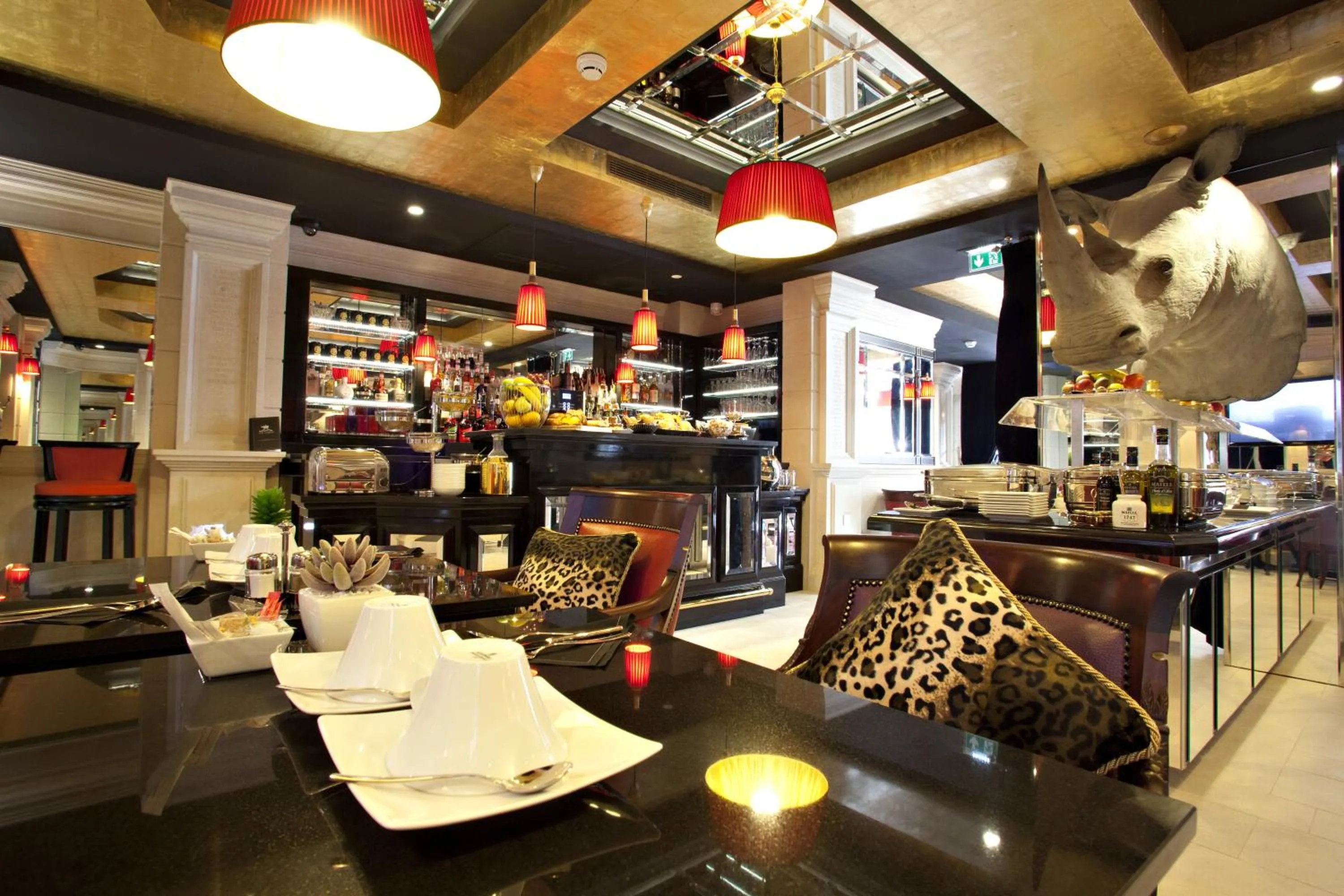 Restaurant/places to eat in Maison Albar- Le Champs-Elysées