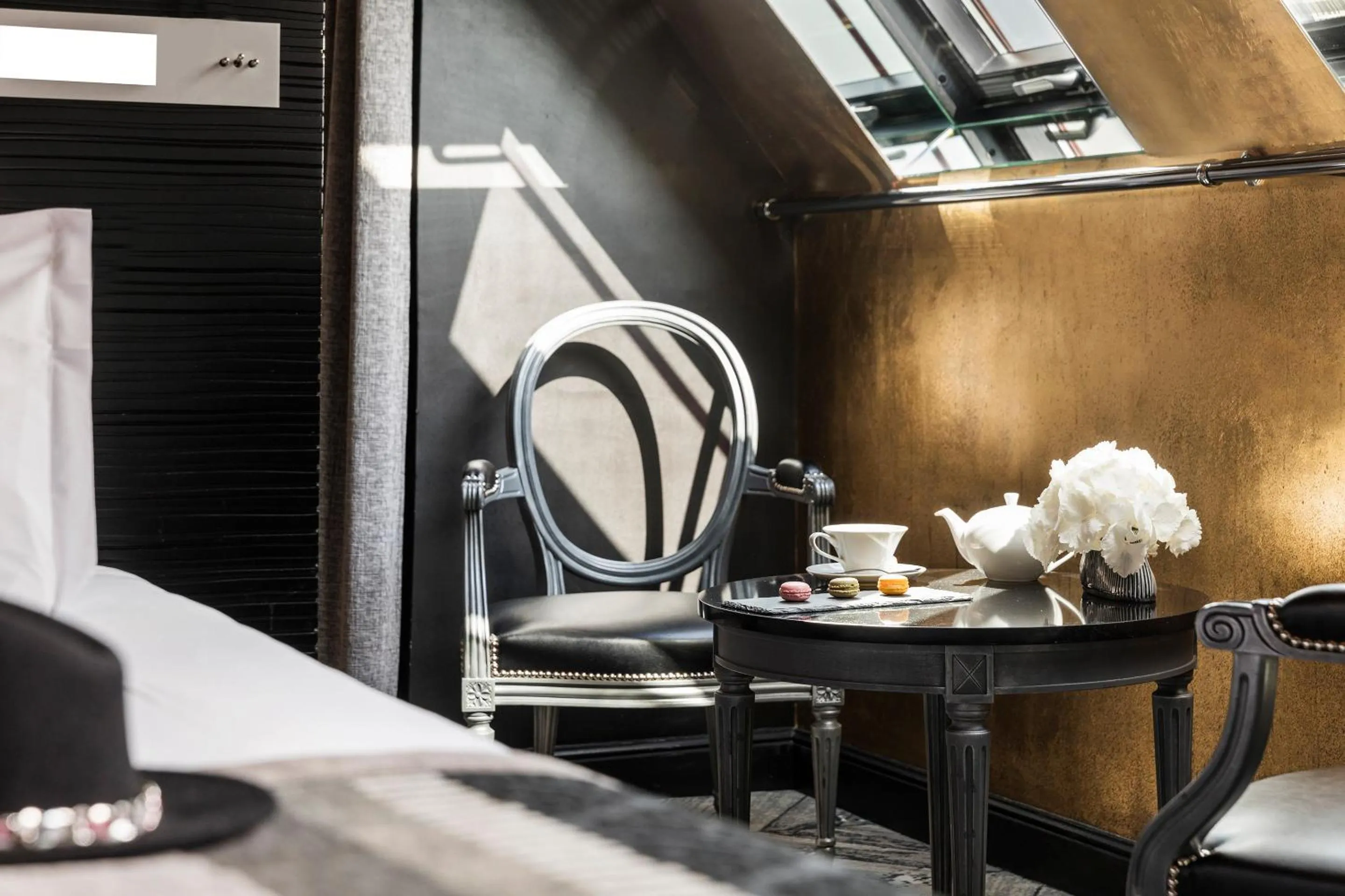 Food and drinks, Bed in Maison Albar- Le Champs-Elysées