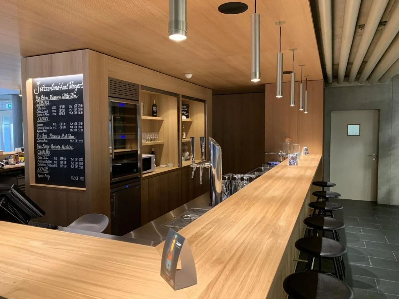 Lounge or bar in Lausanne Youth Hostel Jeunotel