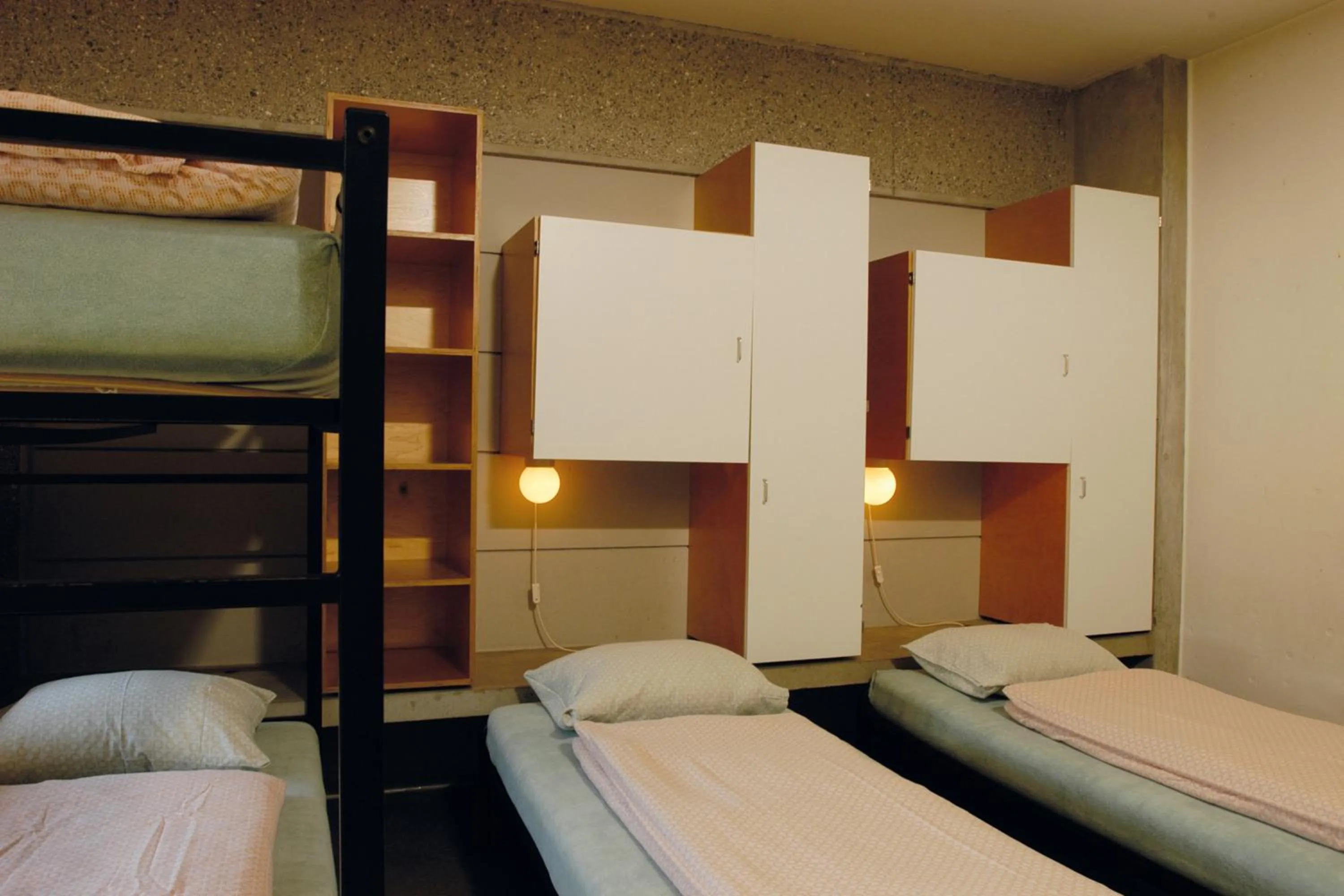 Bed in Lausanne Youth Hostel Jeunotel