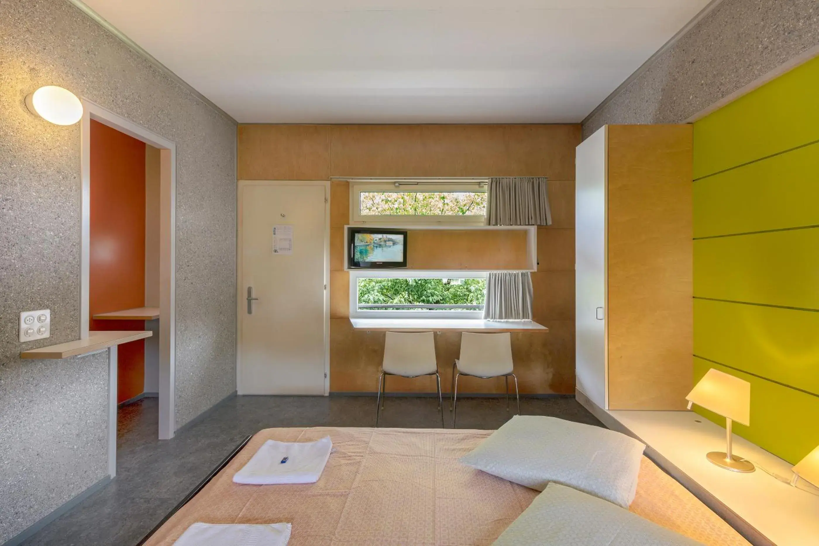 Double Room with Shower in Lausanne Youth Hostel Jeunotel Double Room with Shower in Lausanne Youth Hostel Jeunotel