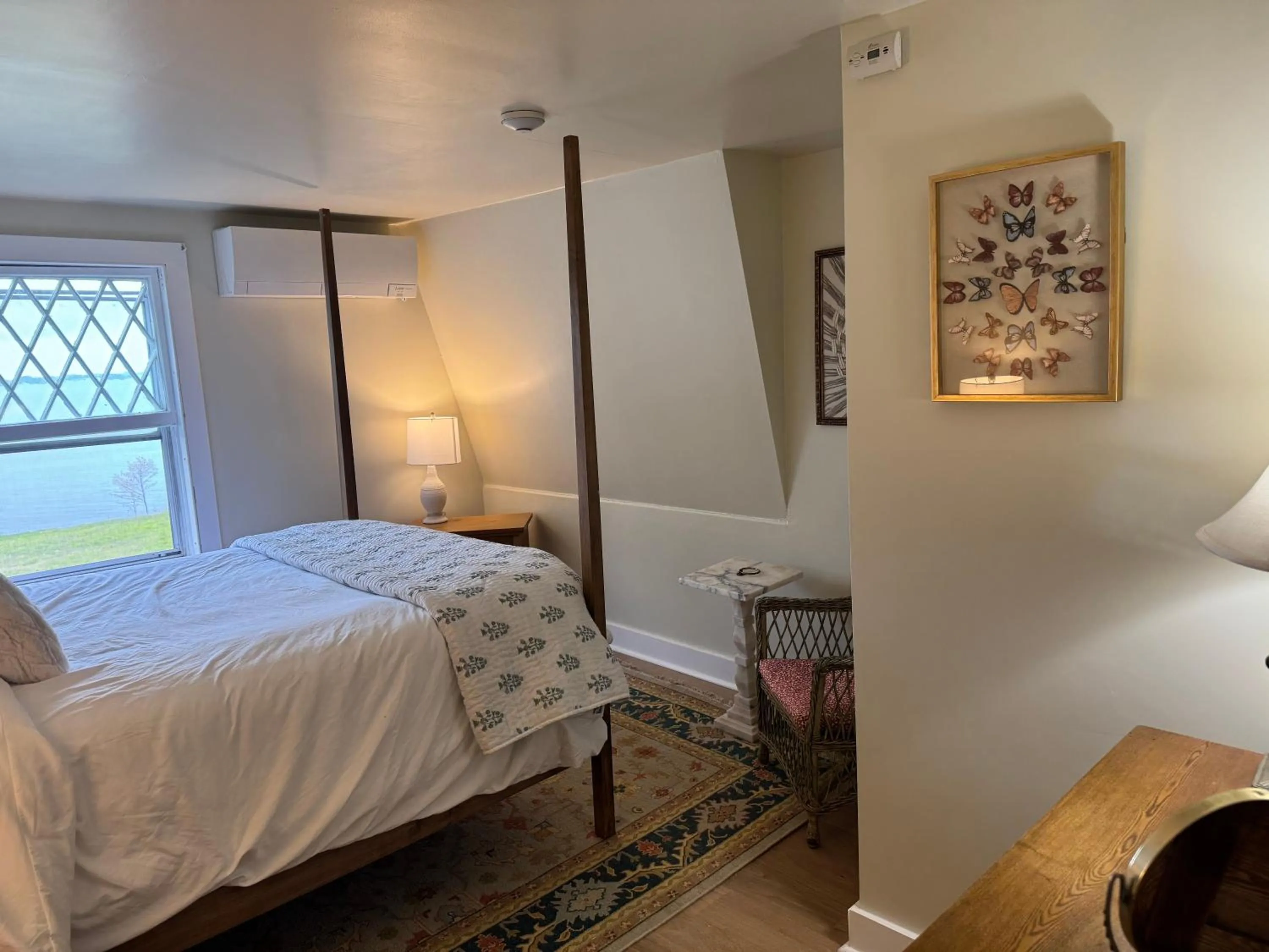 Bed in High Tide Inn on the Ocean, Motel and Cottages