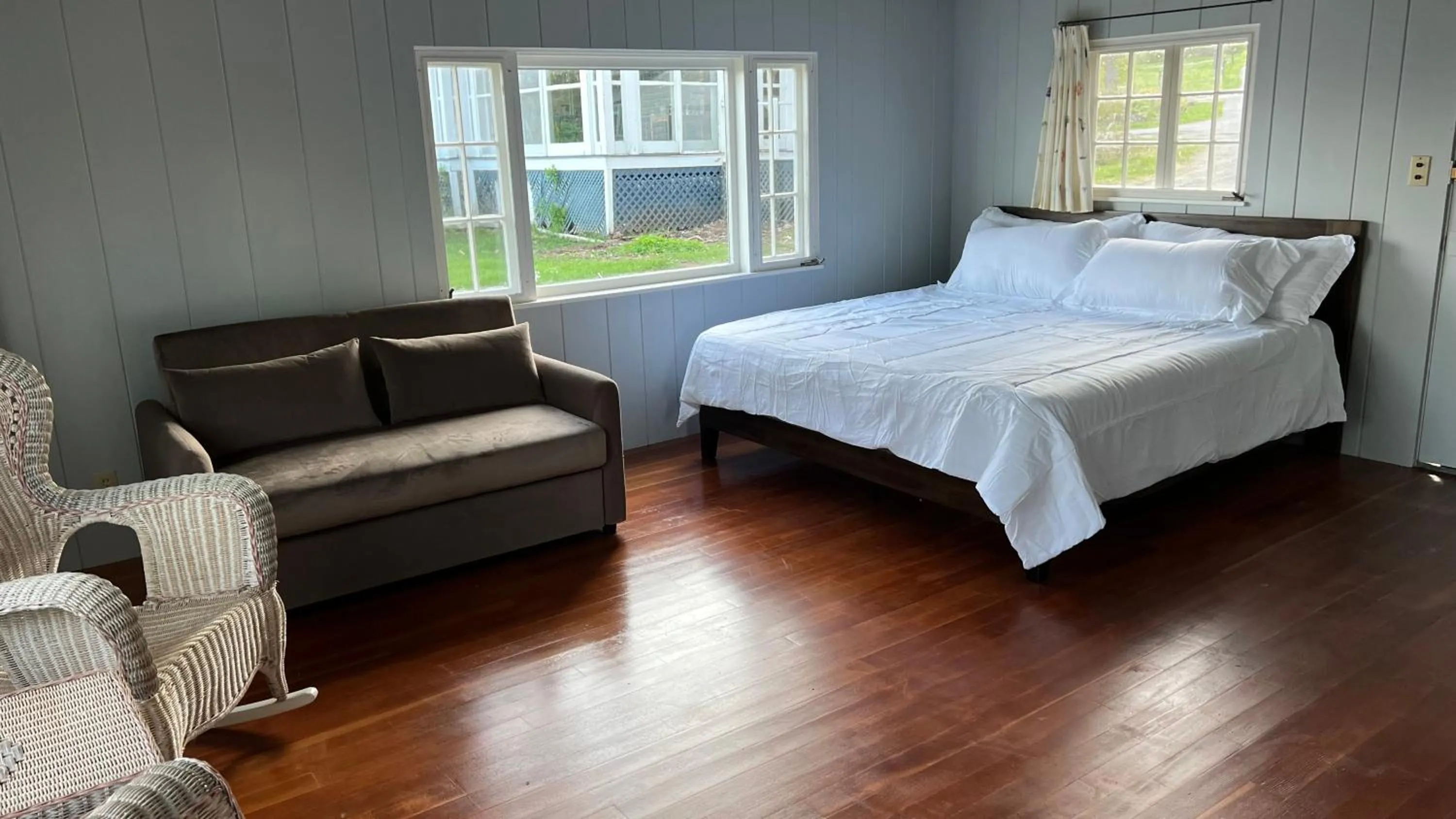 Bed in High Tide Inn on the Ocean, Motel and Cottages