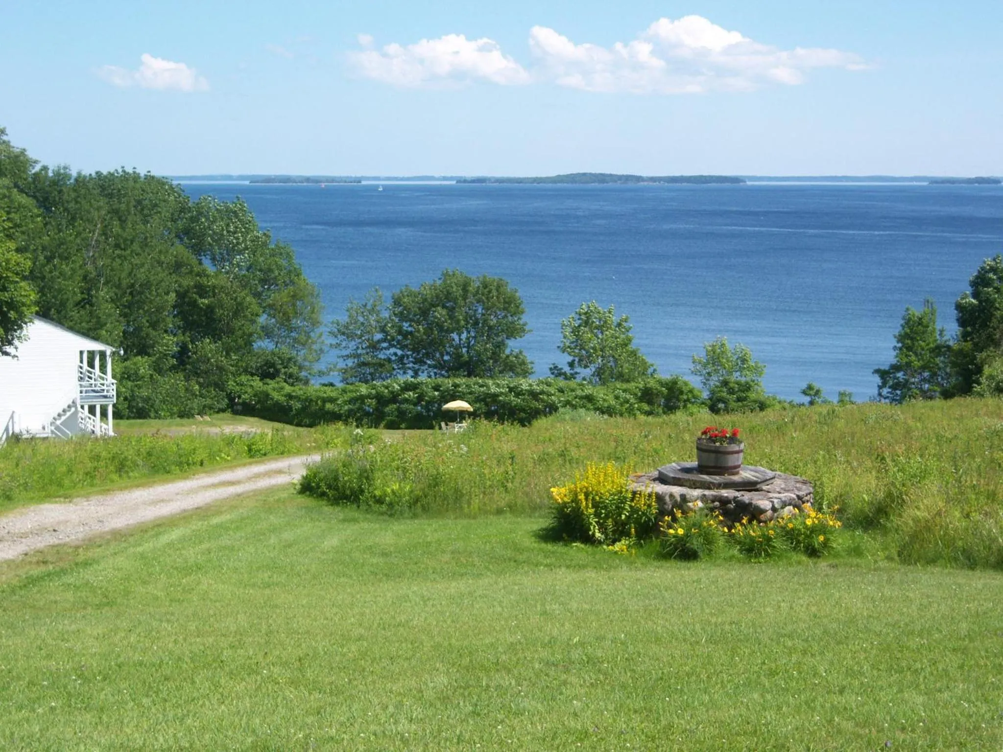 Garden in High Tide Inn on the Ocean, Motel and Cottages