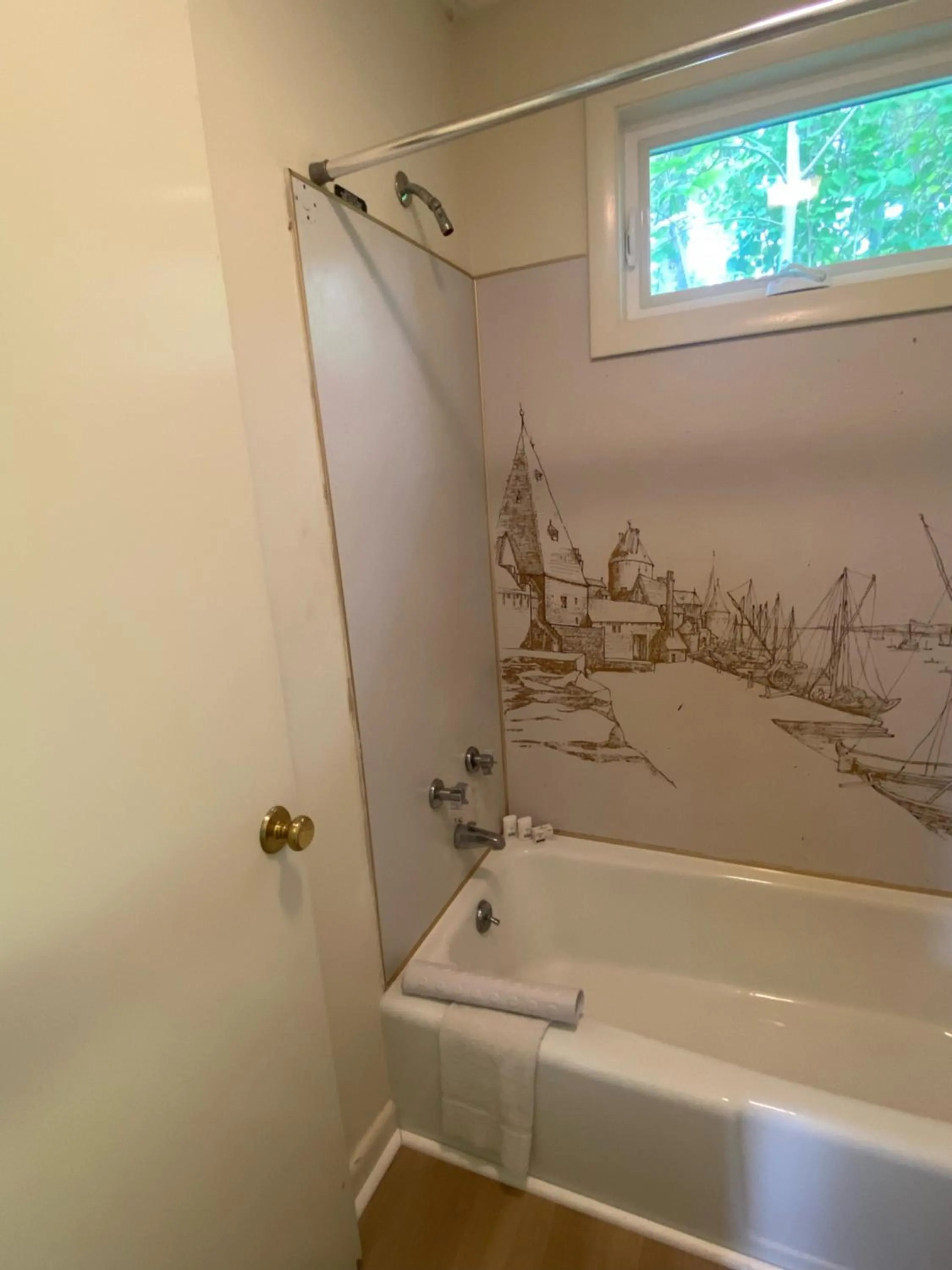 Bathroom in High Tide Inn on the Ocean, Motel and Cottages