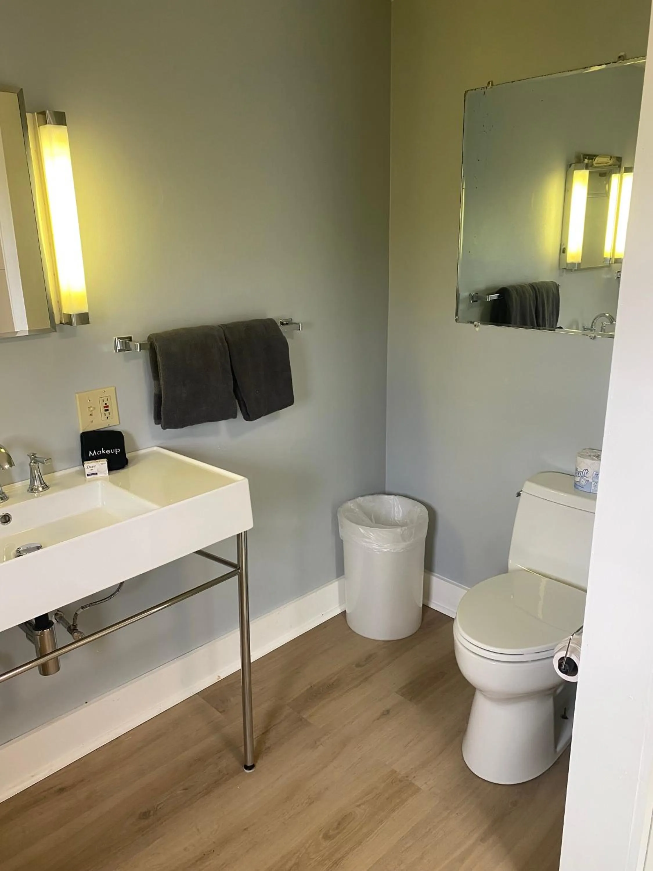 Toilet in High Tide Inn on the Ocean, Motel and Cottages