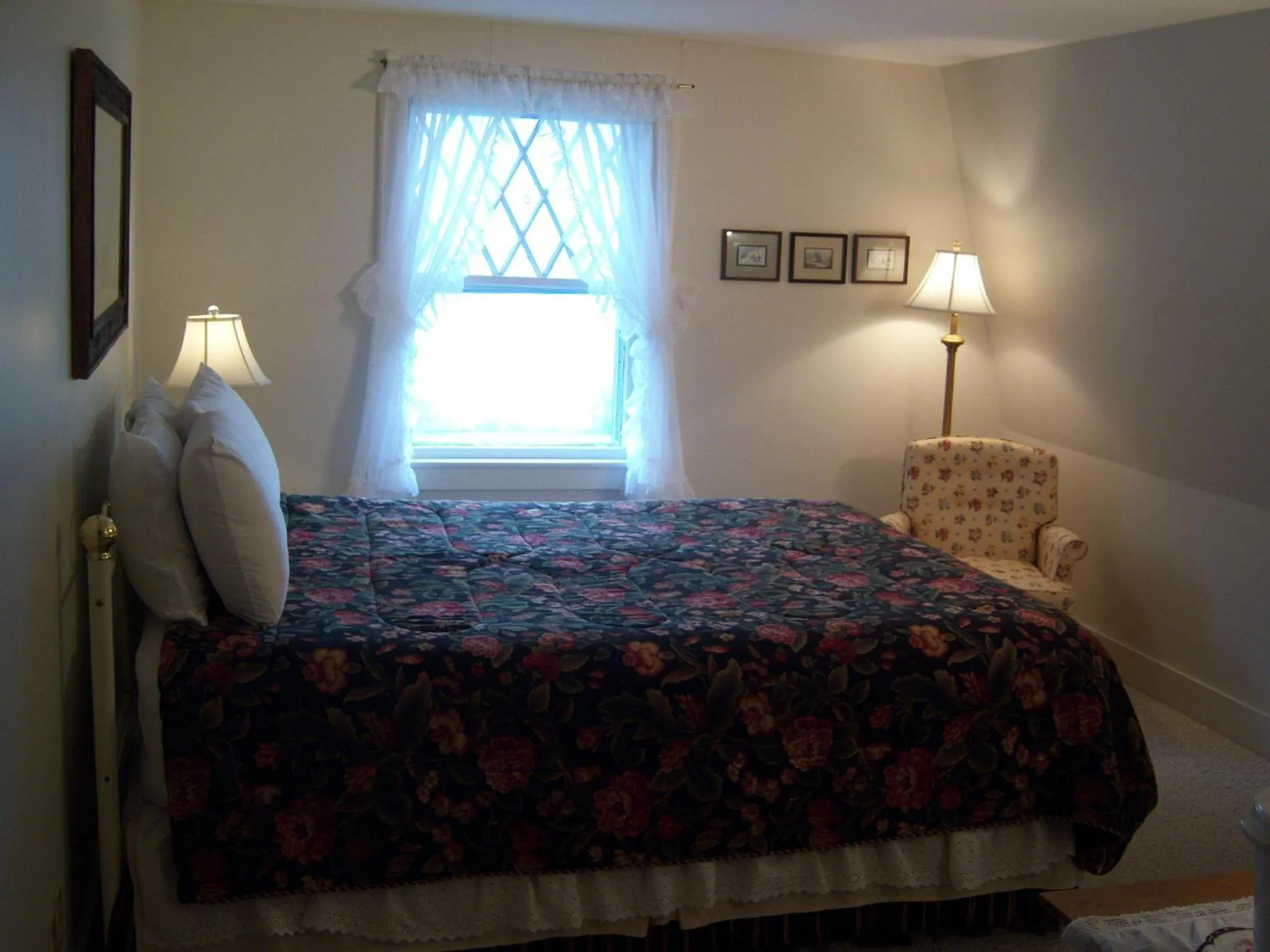 Bed in High Tide Inn on the Ocean, Motel and Cottages