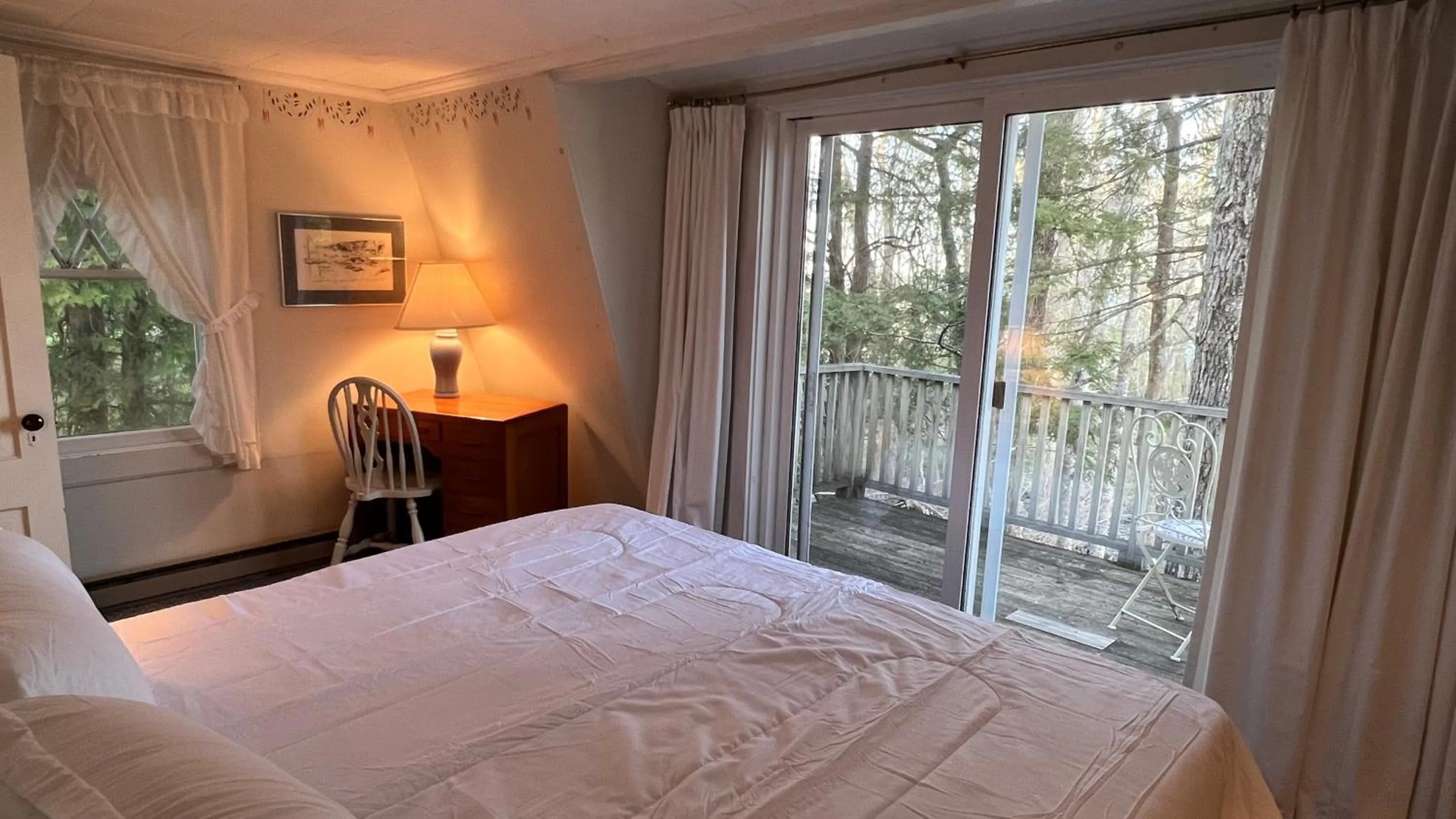 Bed in High Tide Inn on the Ocean, Motel and Cottages