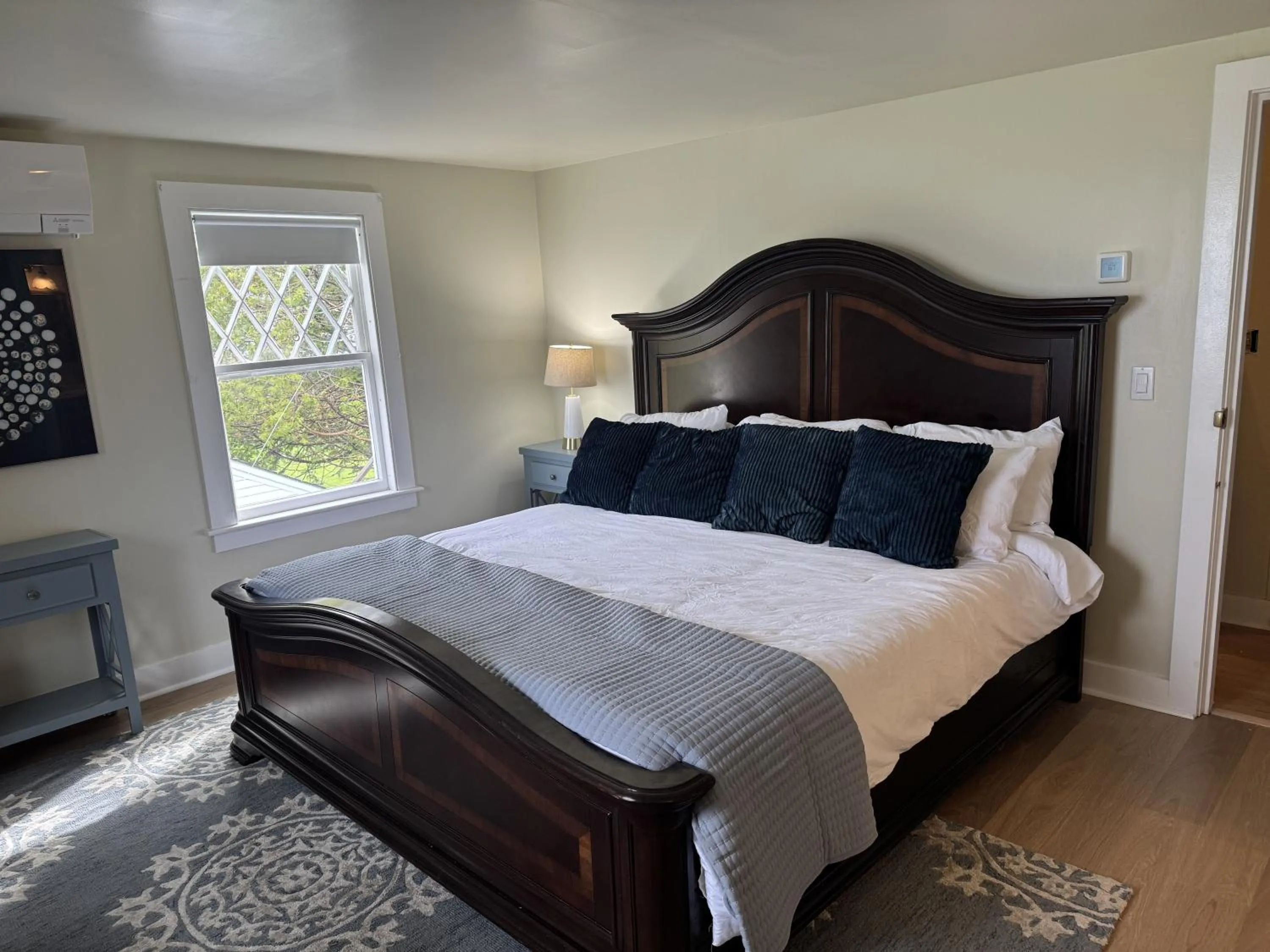 Bed in High Tide Inn on the Ocean, Motel and Cottages