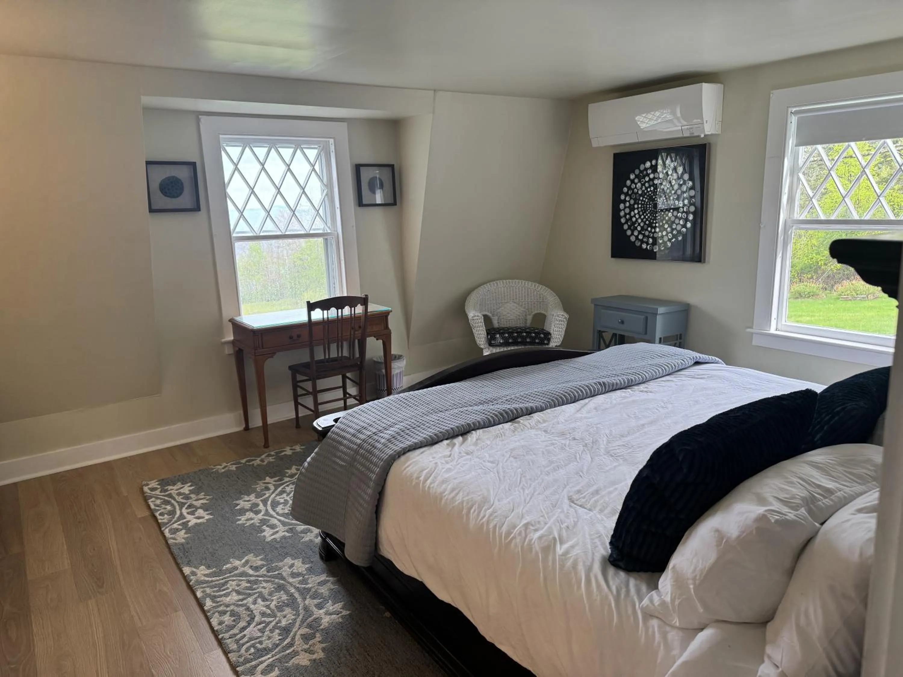 Bed in High Tide Inn on the Ocean, Motel and Cottages