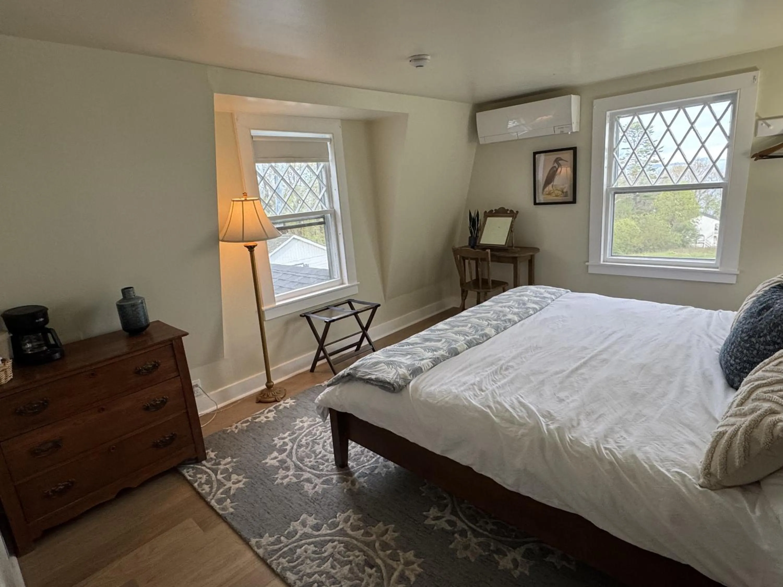 Bed in High Tide Inn on the Ocean, Motel and Cottages