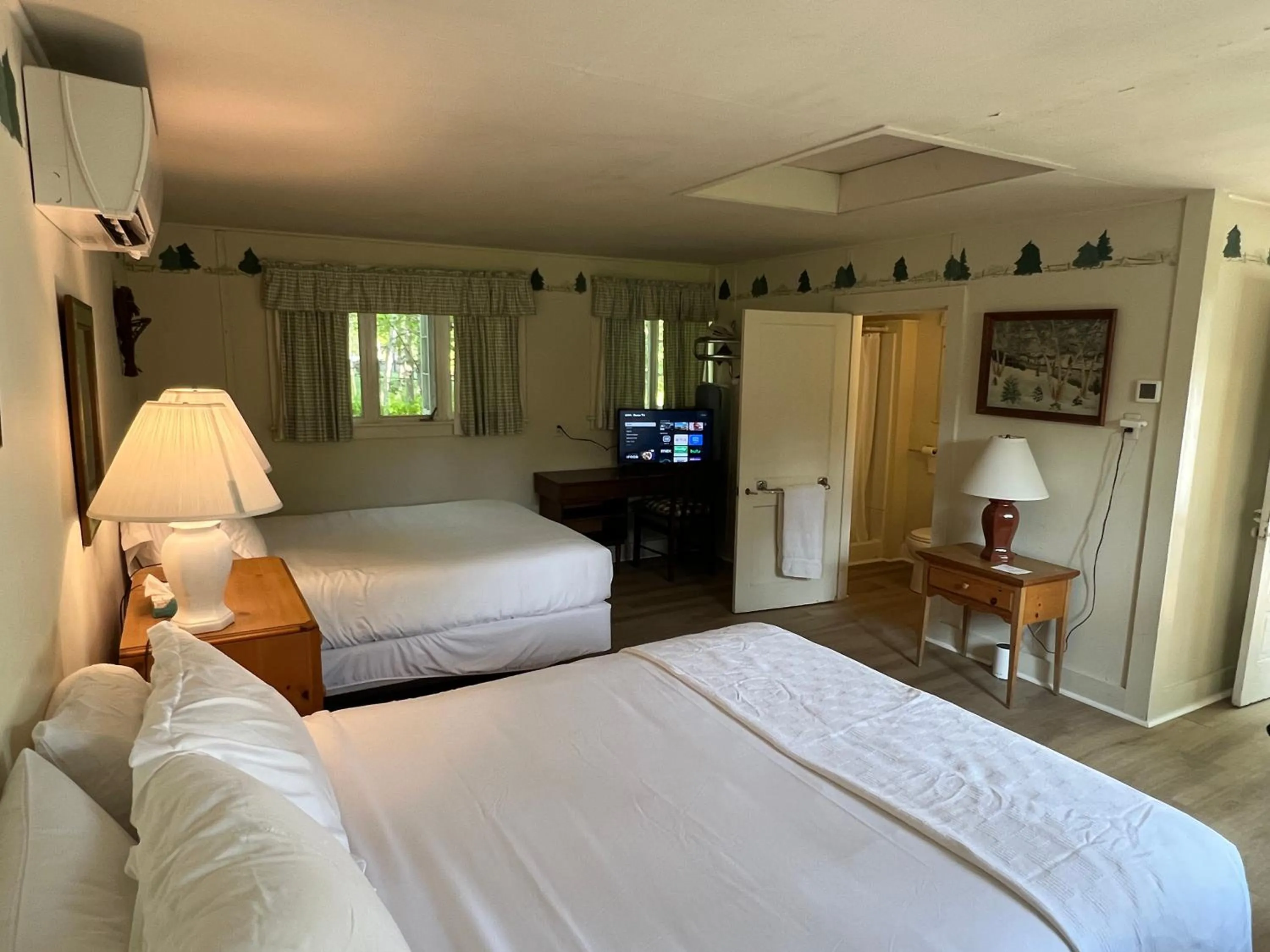 Bed in High Tide Inn on the Ocean, Motel and Cottages