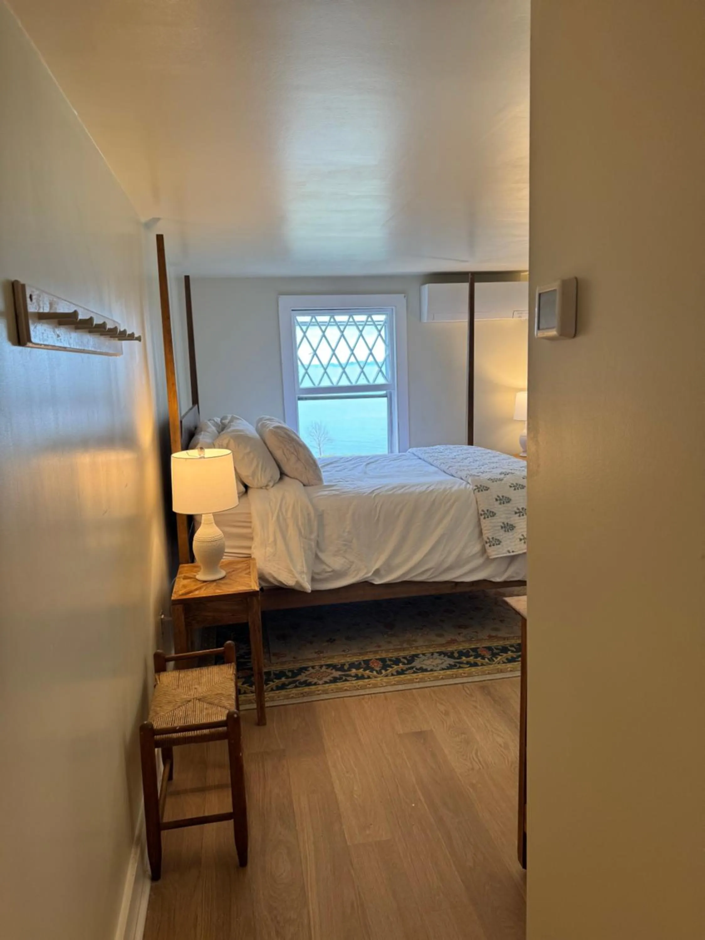 Bed in High Tide Inn on the Ocean, Motel and Cottages