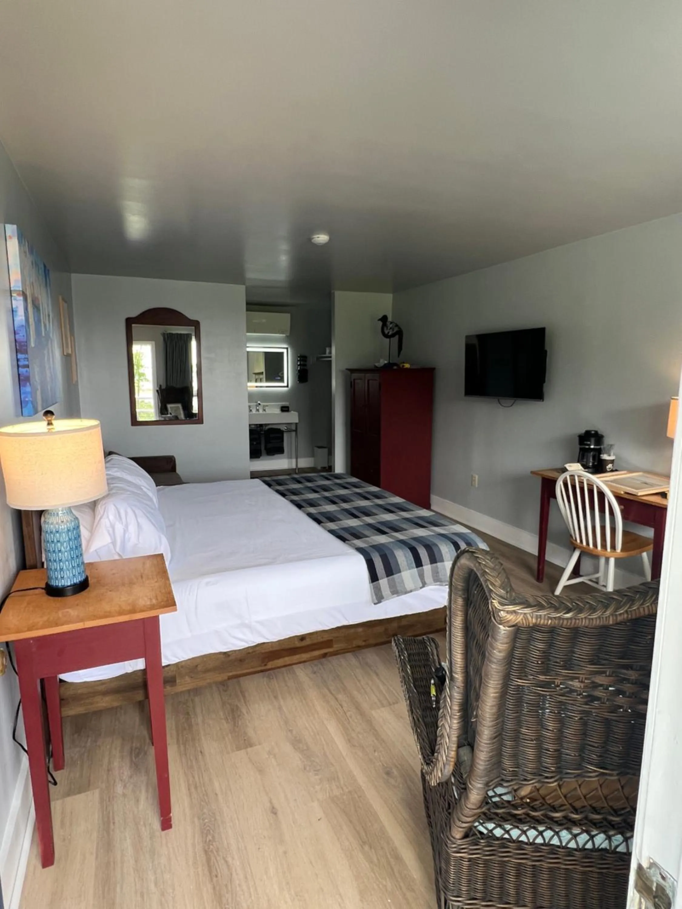 Bed in High Tide Inn on the Ocean, Motel and Cottages