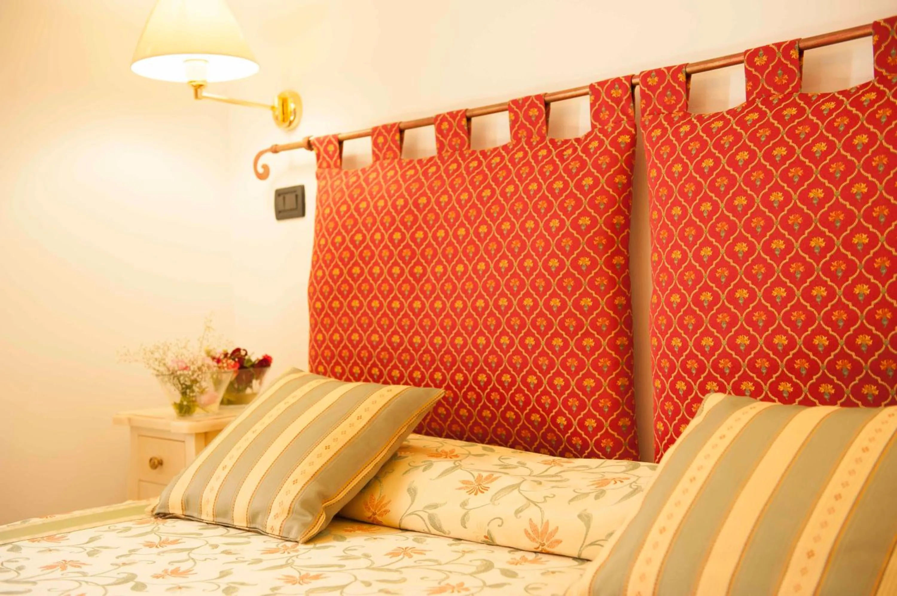 Decorative detail, Bed in Hotel Astigiana & Appartamenti