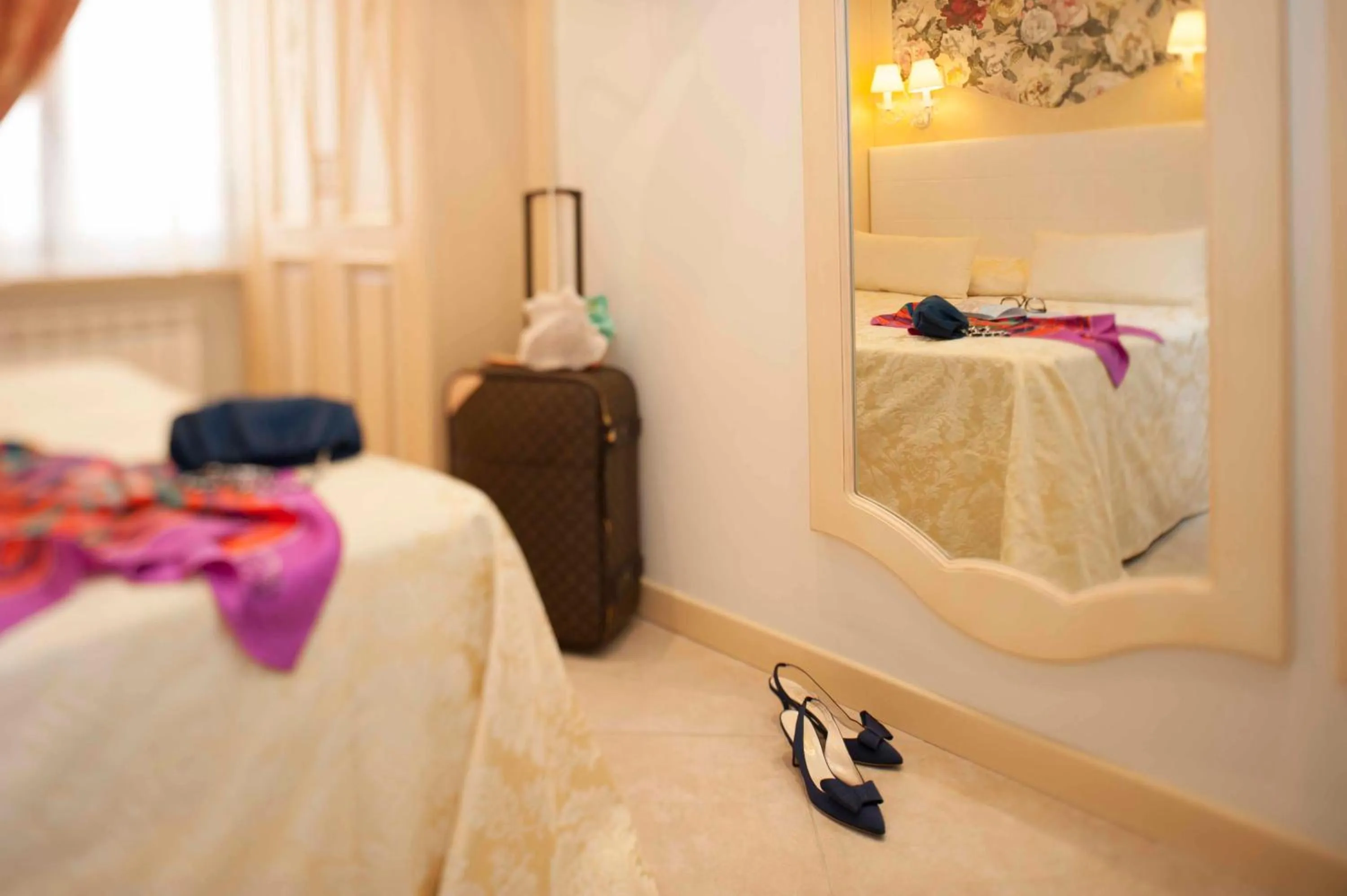 Decorative detail, Bed in Hotel Astigiana & Appartamenti