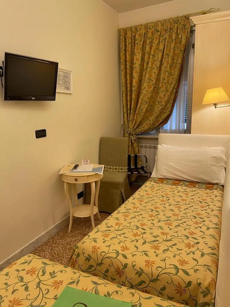 Bed in Hotel Astigiana & Appartamenti