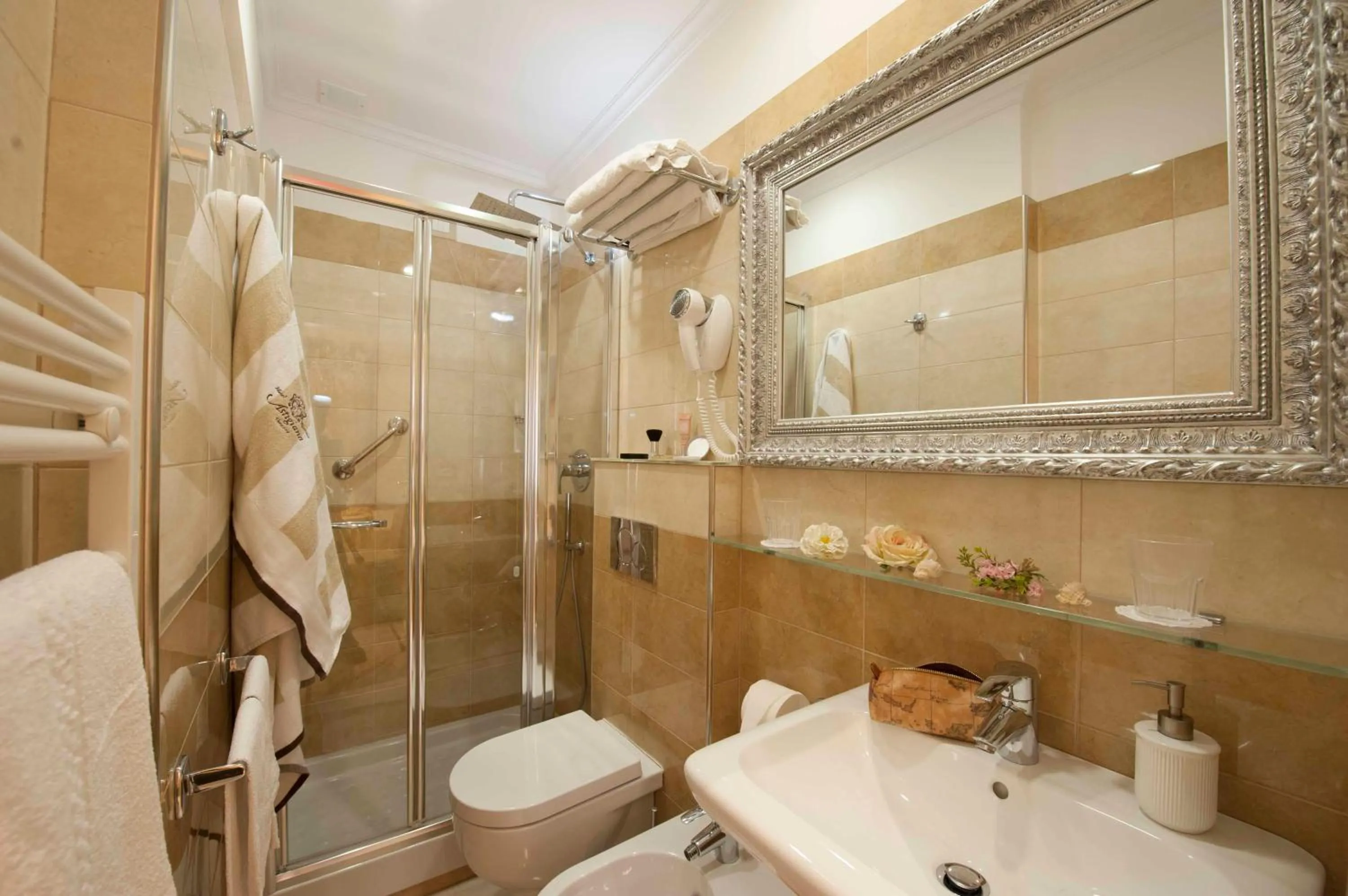 Bathroom in Hotel Astigiana & Appartamenti
