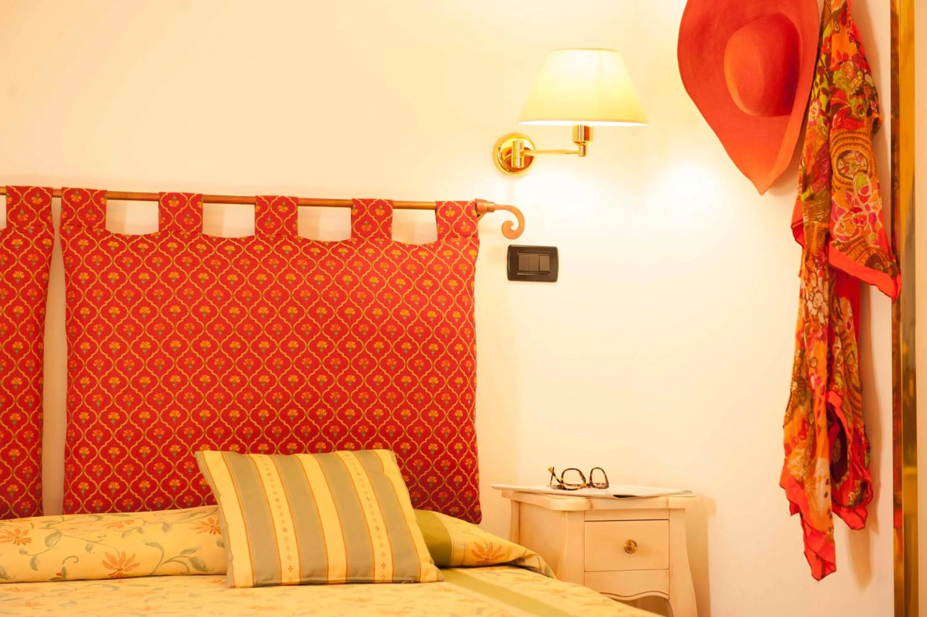 Decorative detail, Bed in Hotel Astigiana & Appartamenti