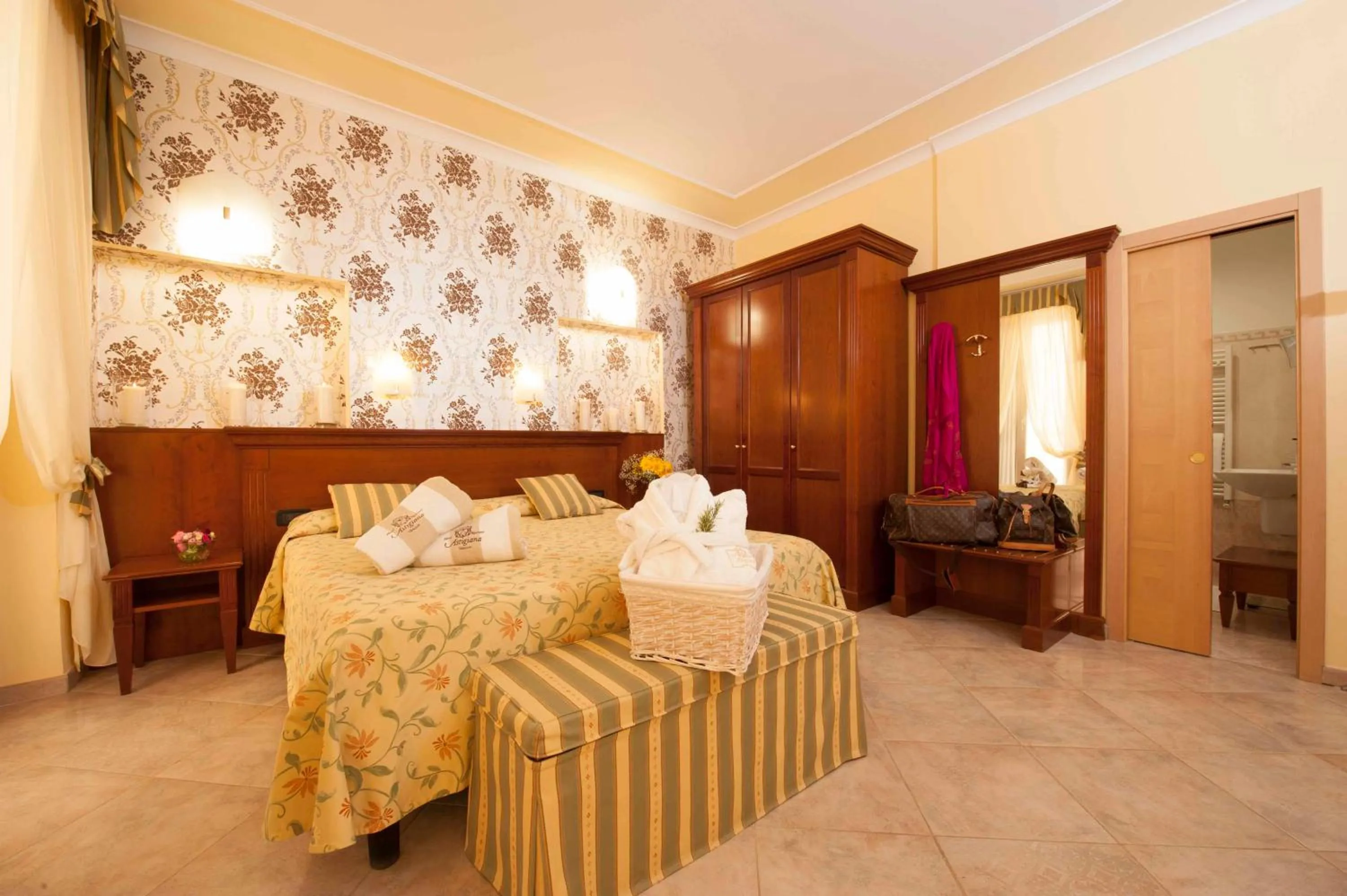 Photo of the whole room, Bed in Hotel Astigiana & Appartamenti