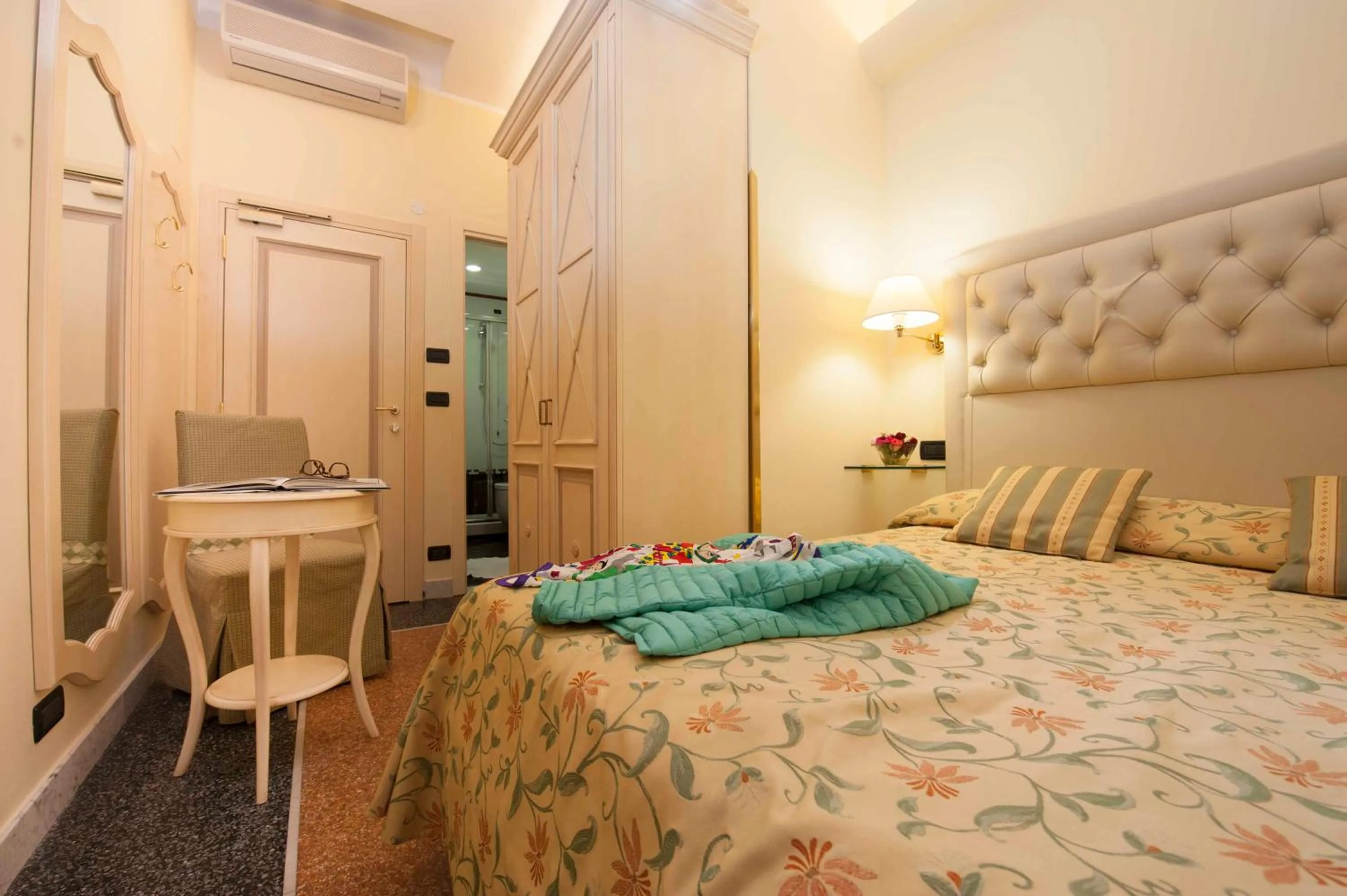 Photo of the whole room, Bed in Hotel Astigiana & Appartamenti
