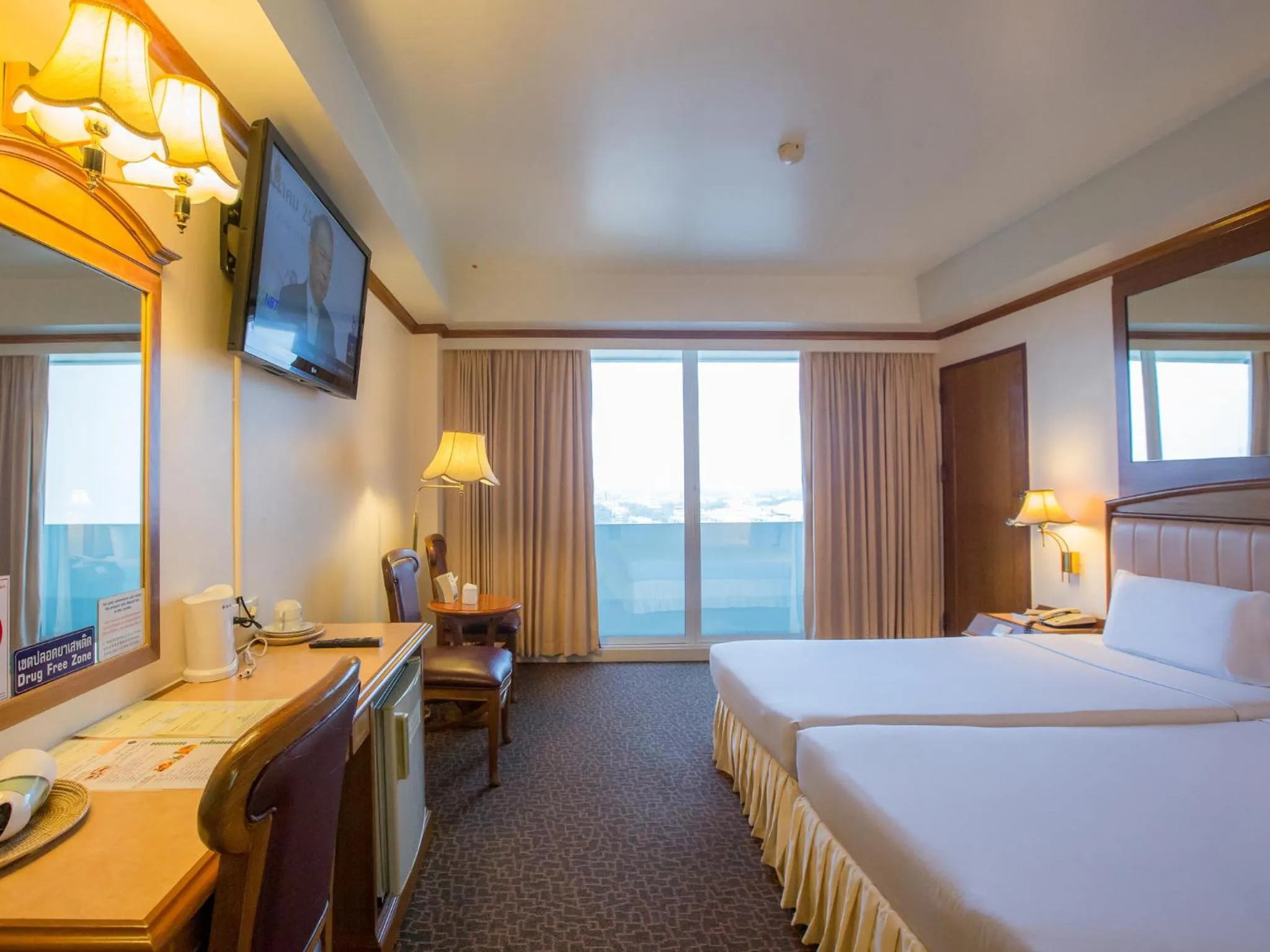 Bed in V.L. Hatyai Hotel