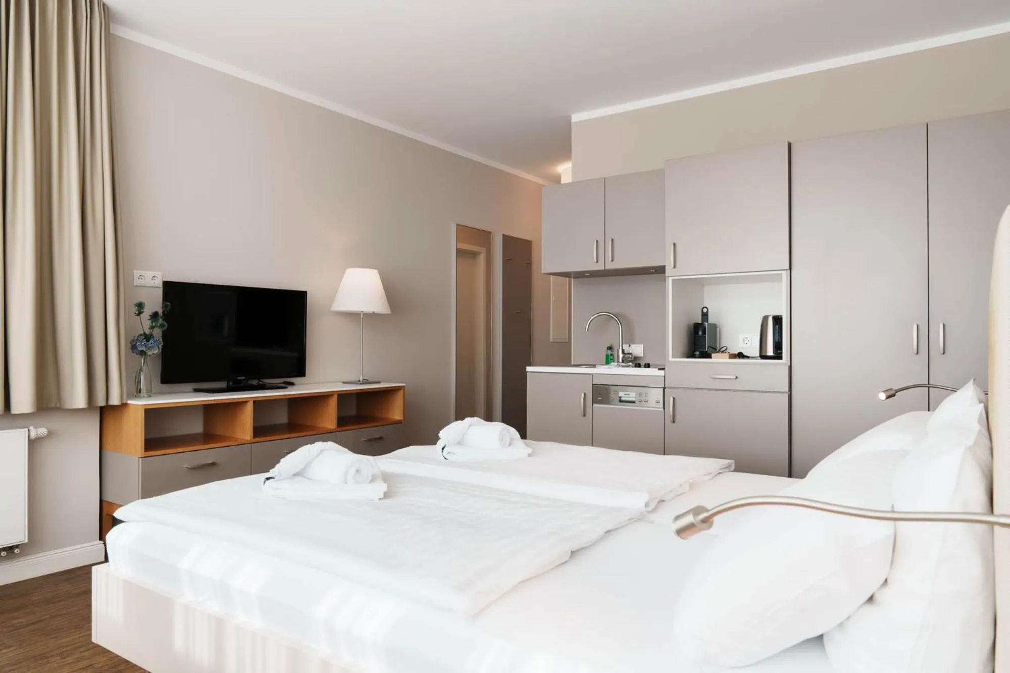 Bedroom, Bed in Hotel Meersinn - Binz