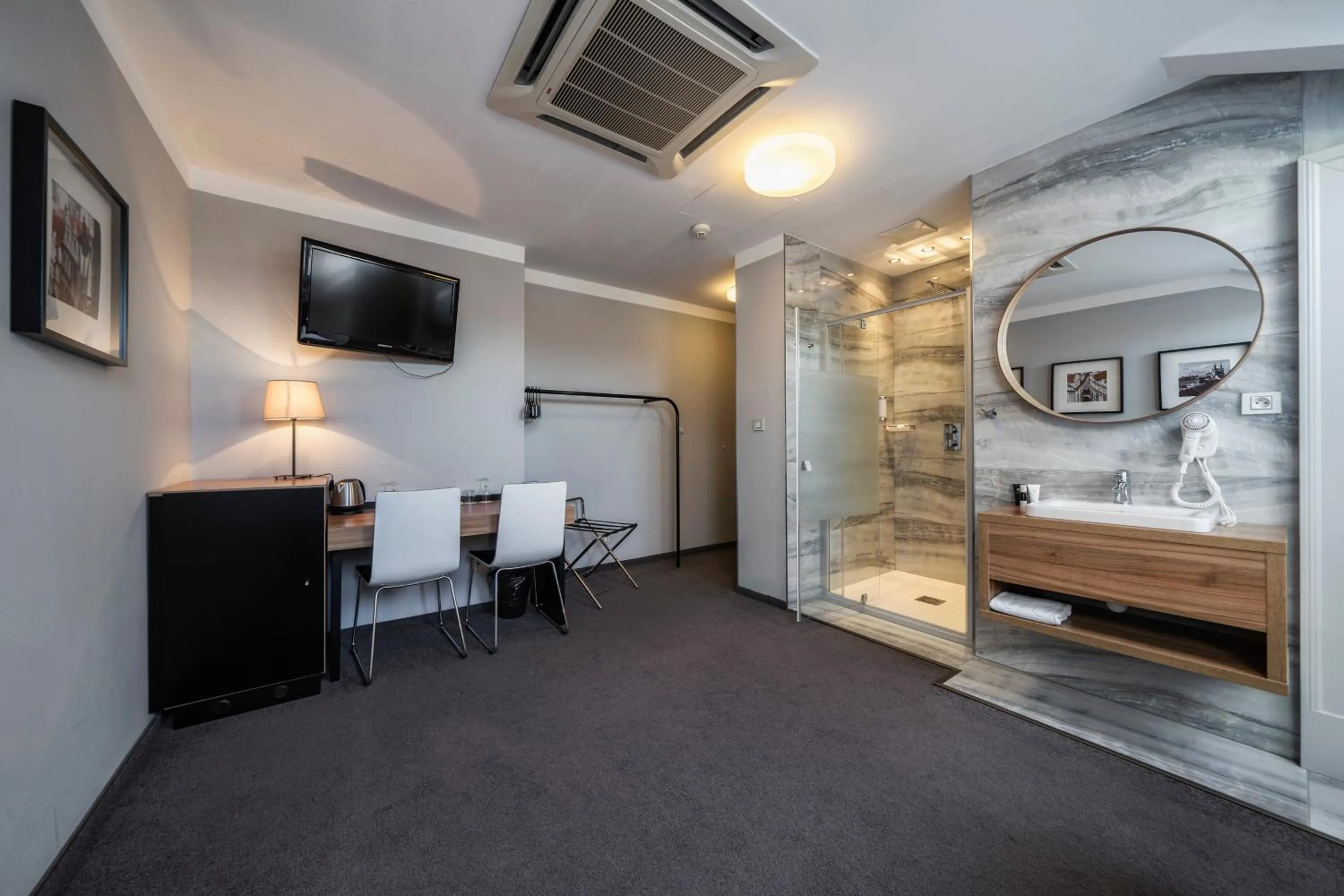 room service in Hotel NOIR