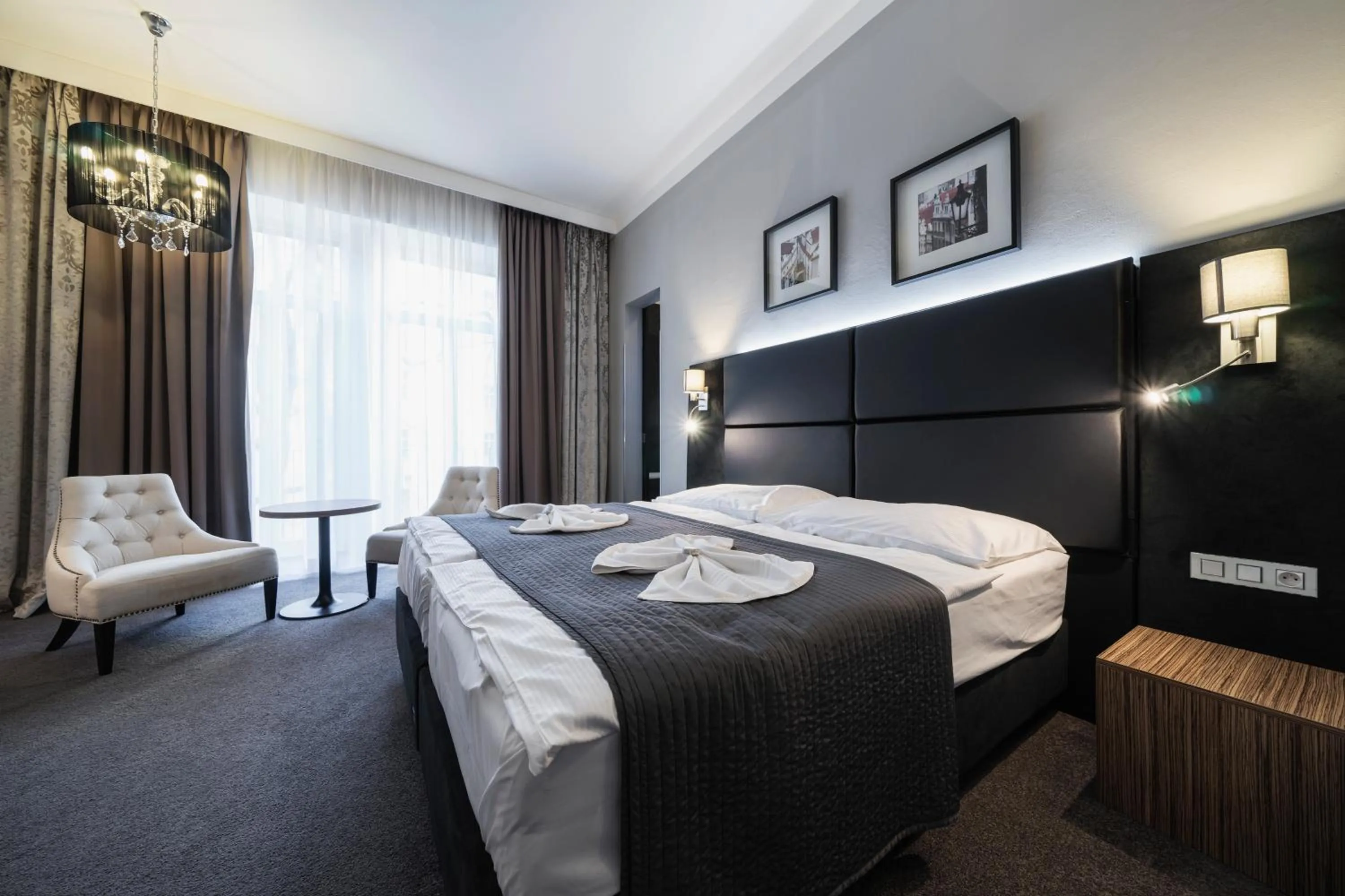 Photo of the whole room, Bed in Hotel NOIR