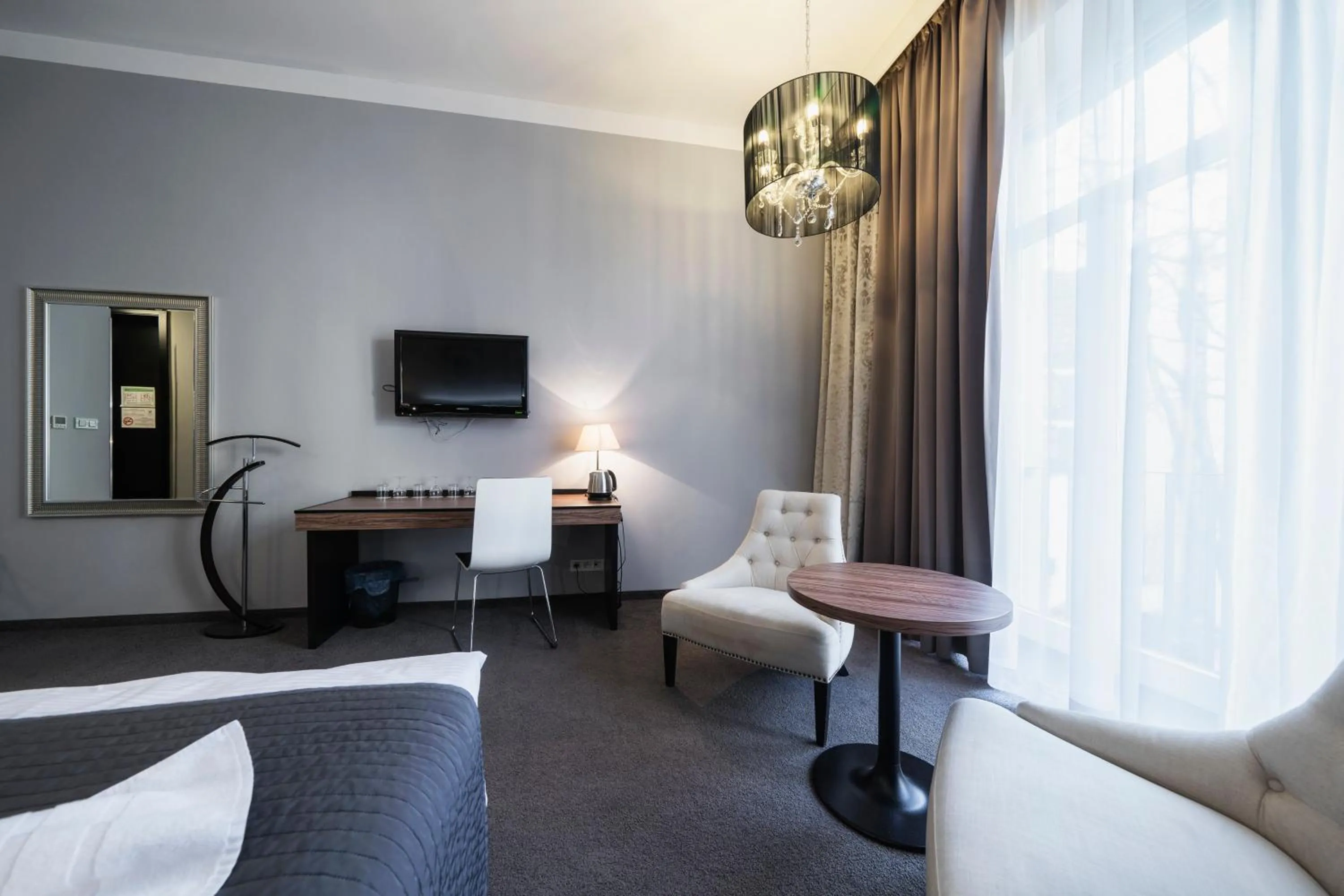 Photo of the whole room, Bed in Hotel NOIR