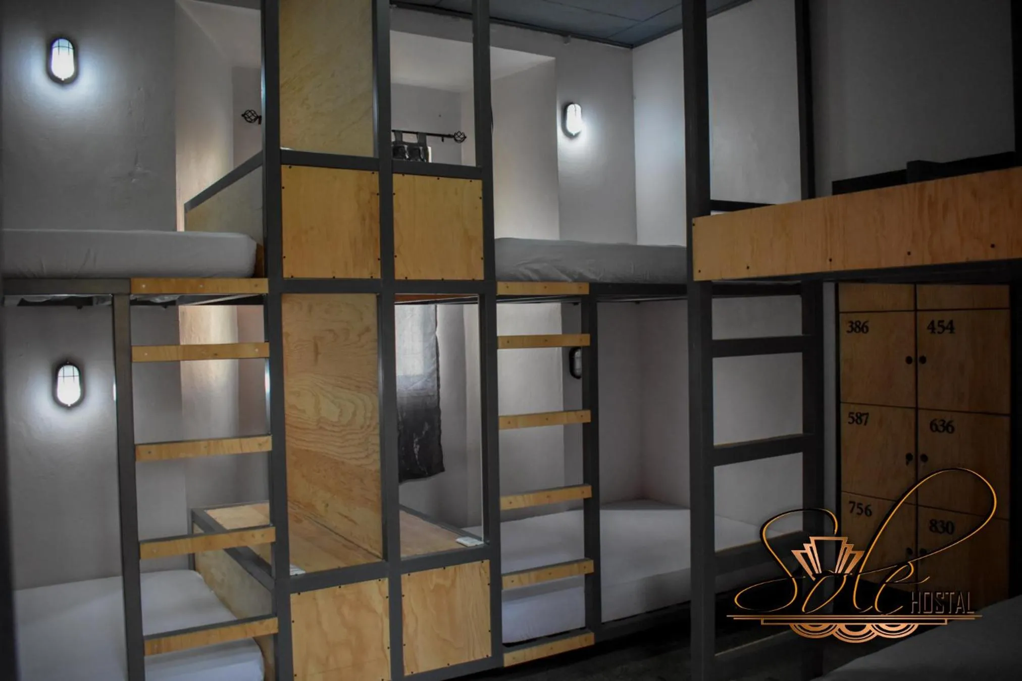 Bed in 6-Bed Mixed Dormitory Room in Hostal Sole