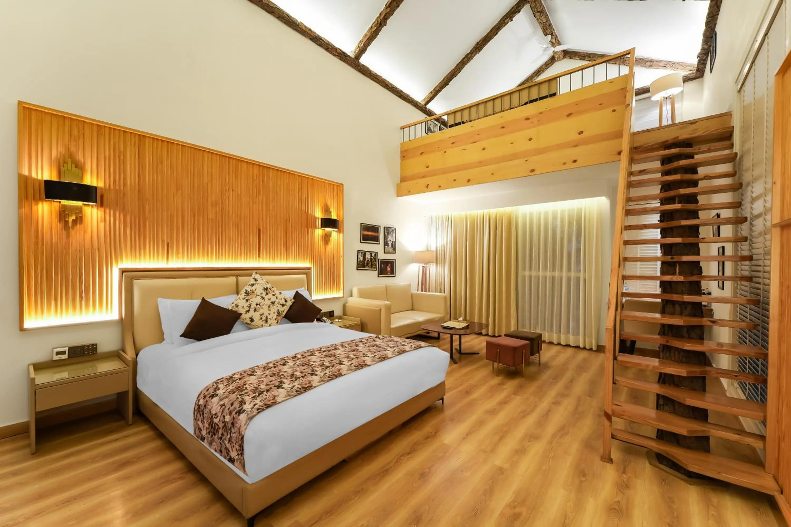 Bedroom, Bed in Kasauli Hills Resort