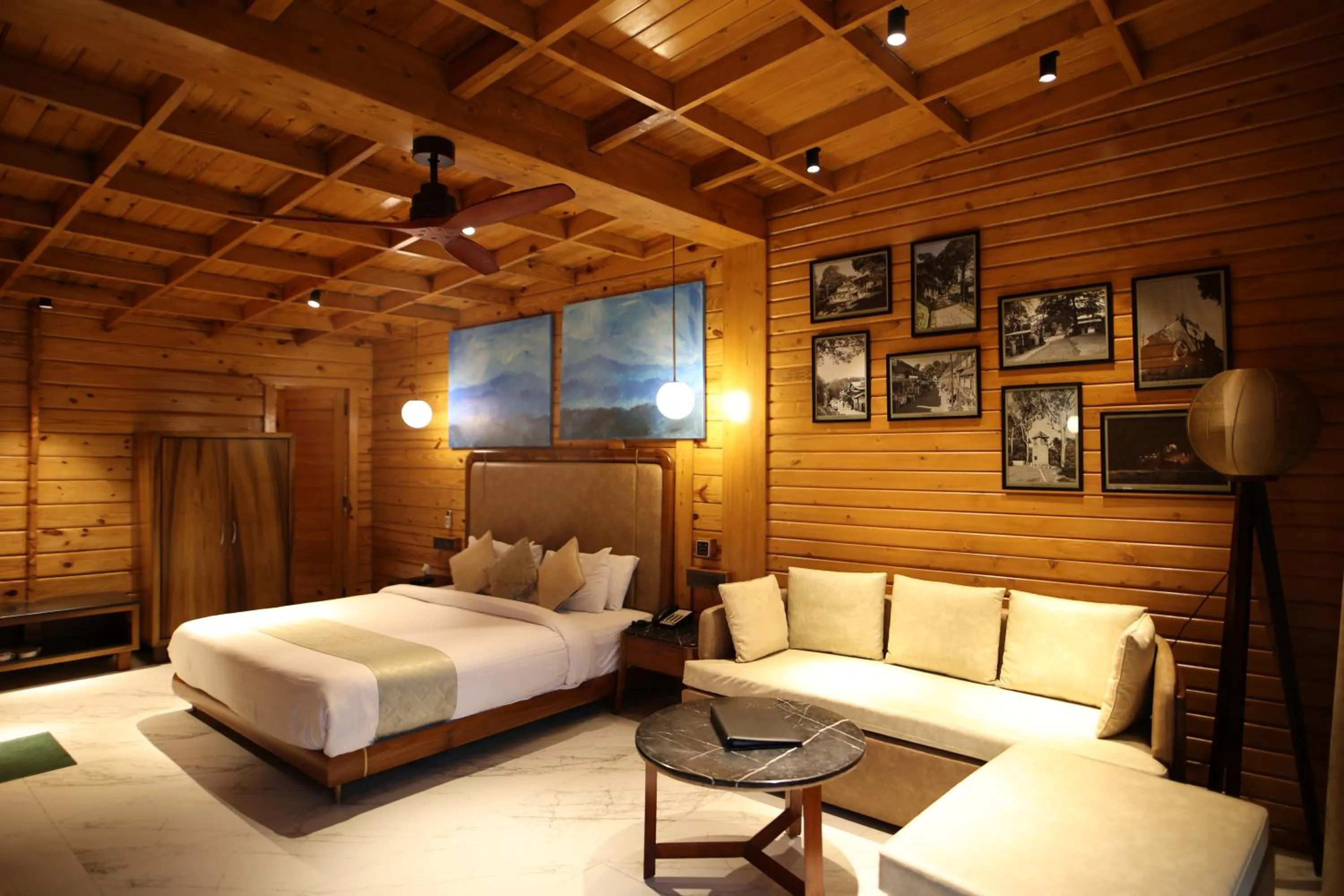 Bedroom, Bed in Kasauli Hills Resort