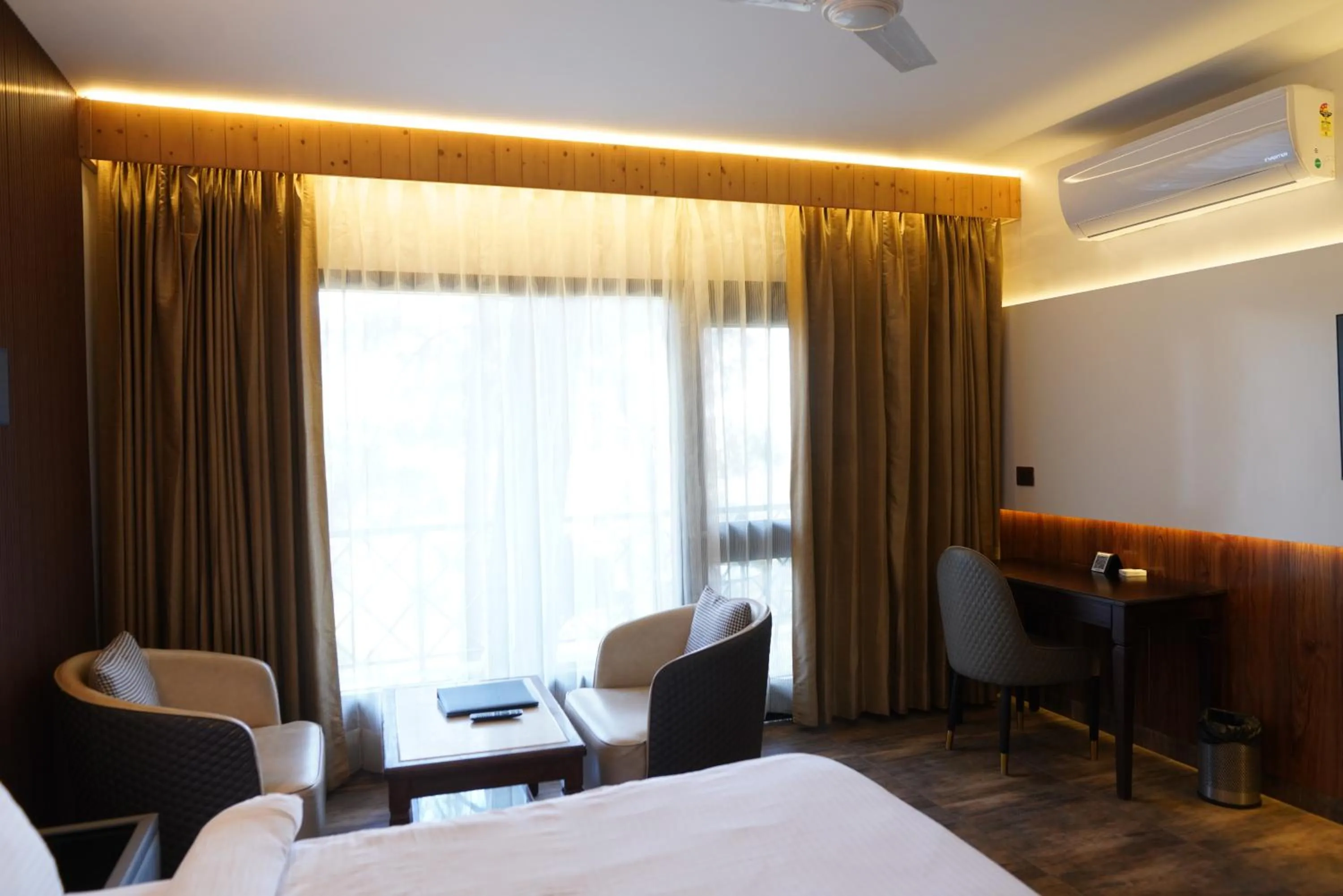 Bedroom in Kasauli Hills Resort