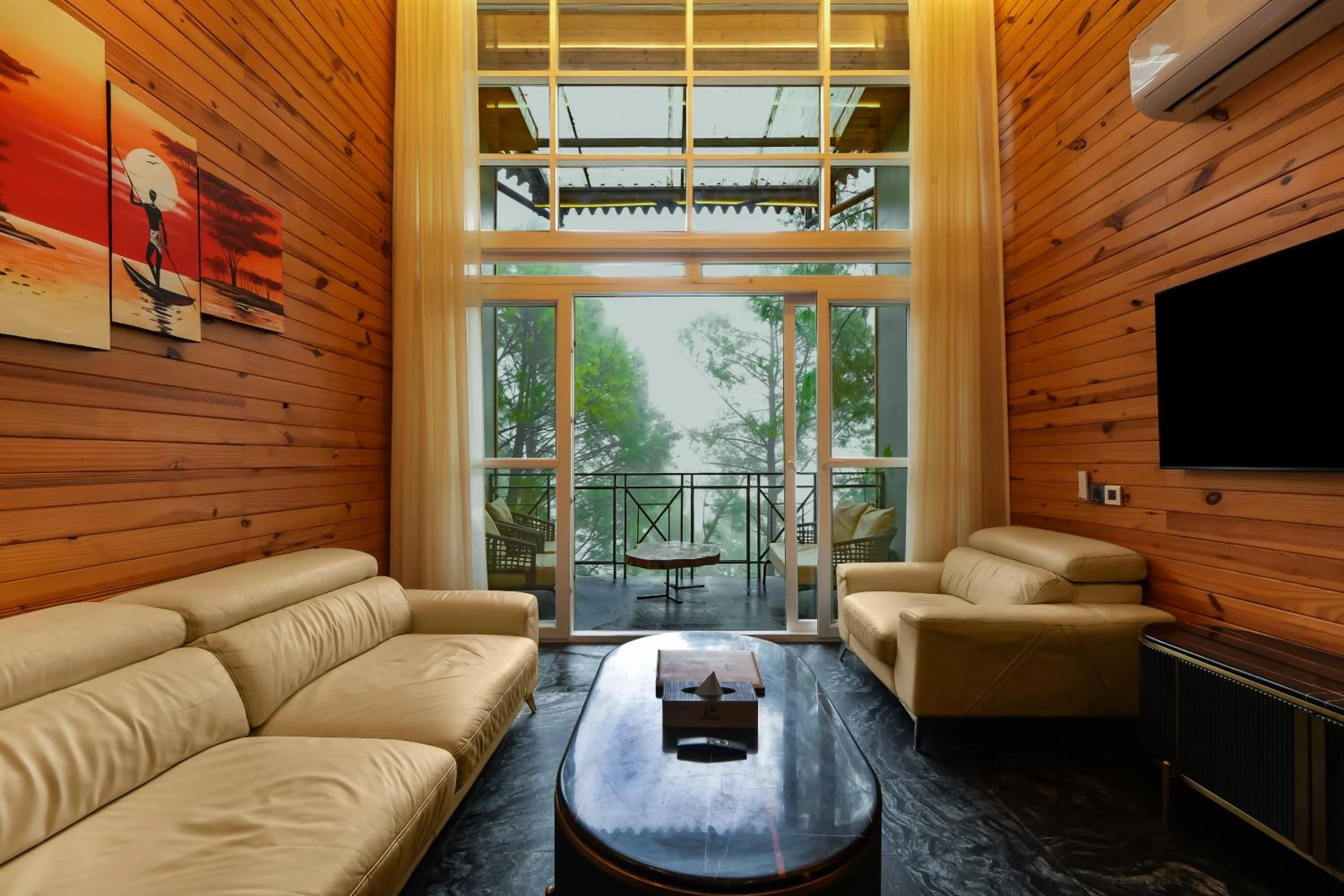 Living room in Kasauli Hills Resort