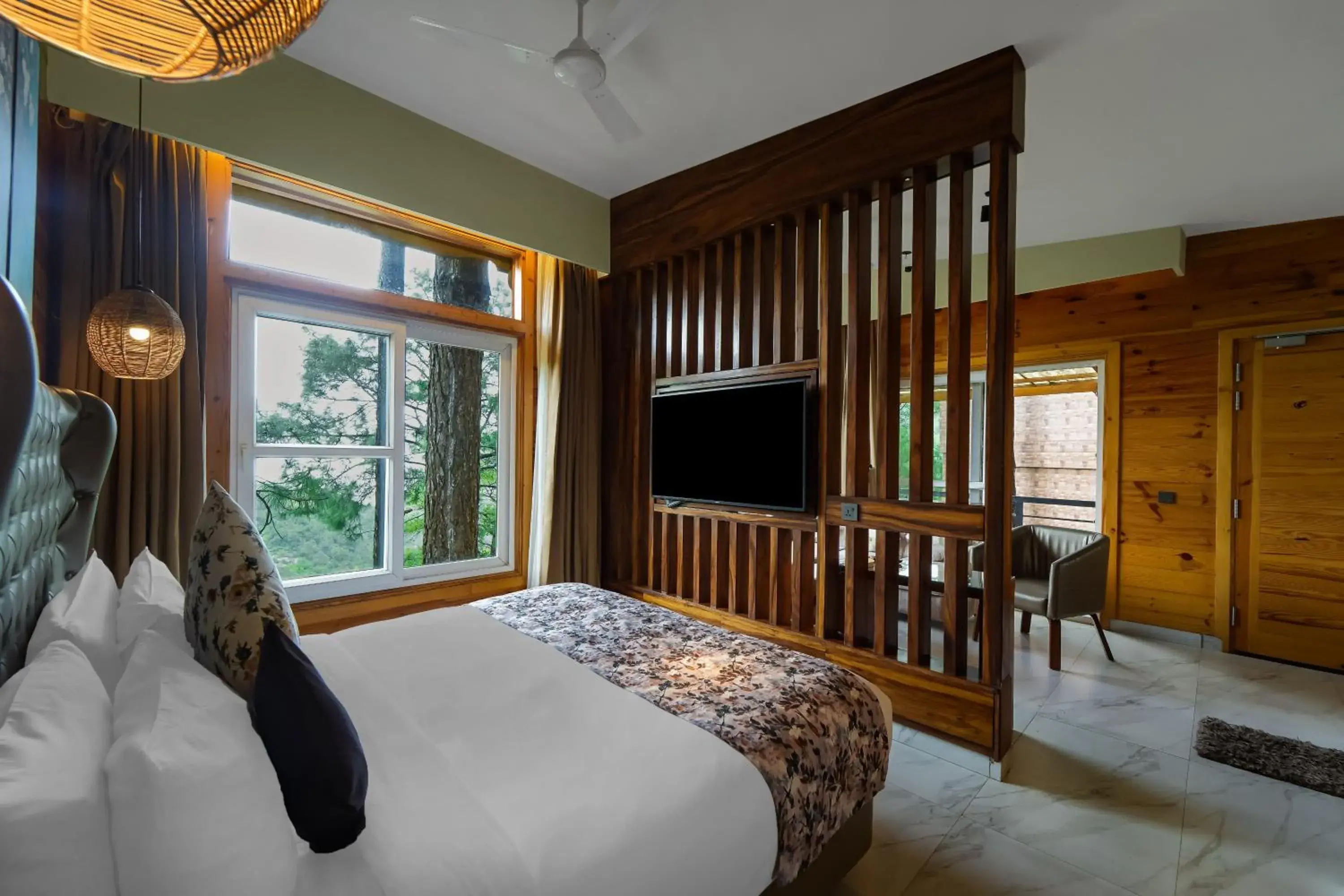 Double Room with Mountain View in Kasauli Hills Resort Double Room with Mountain View in Kasauli Hills Resort