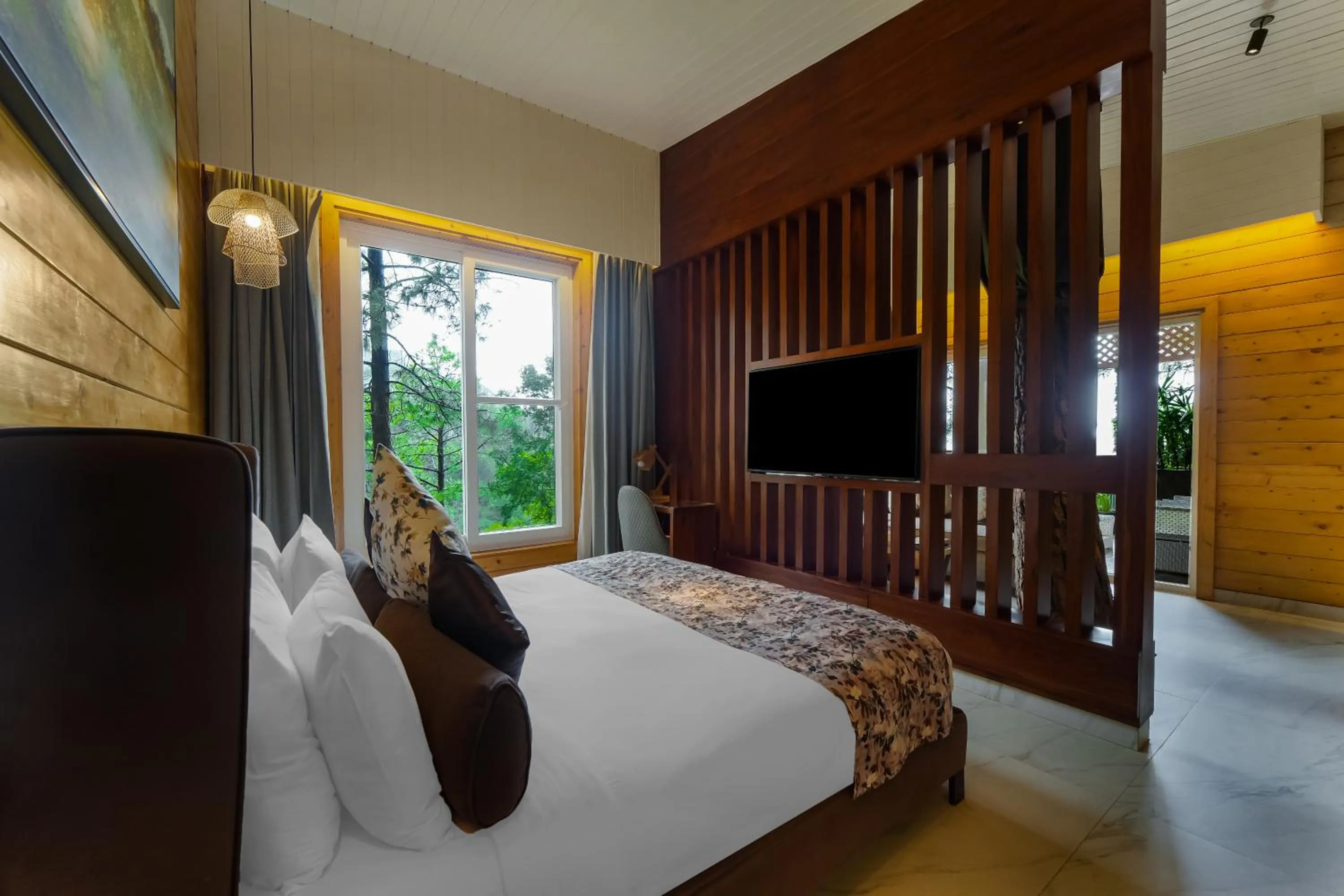 Bedroom, Bed in Kasauli Hills Resort