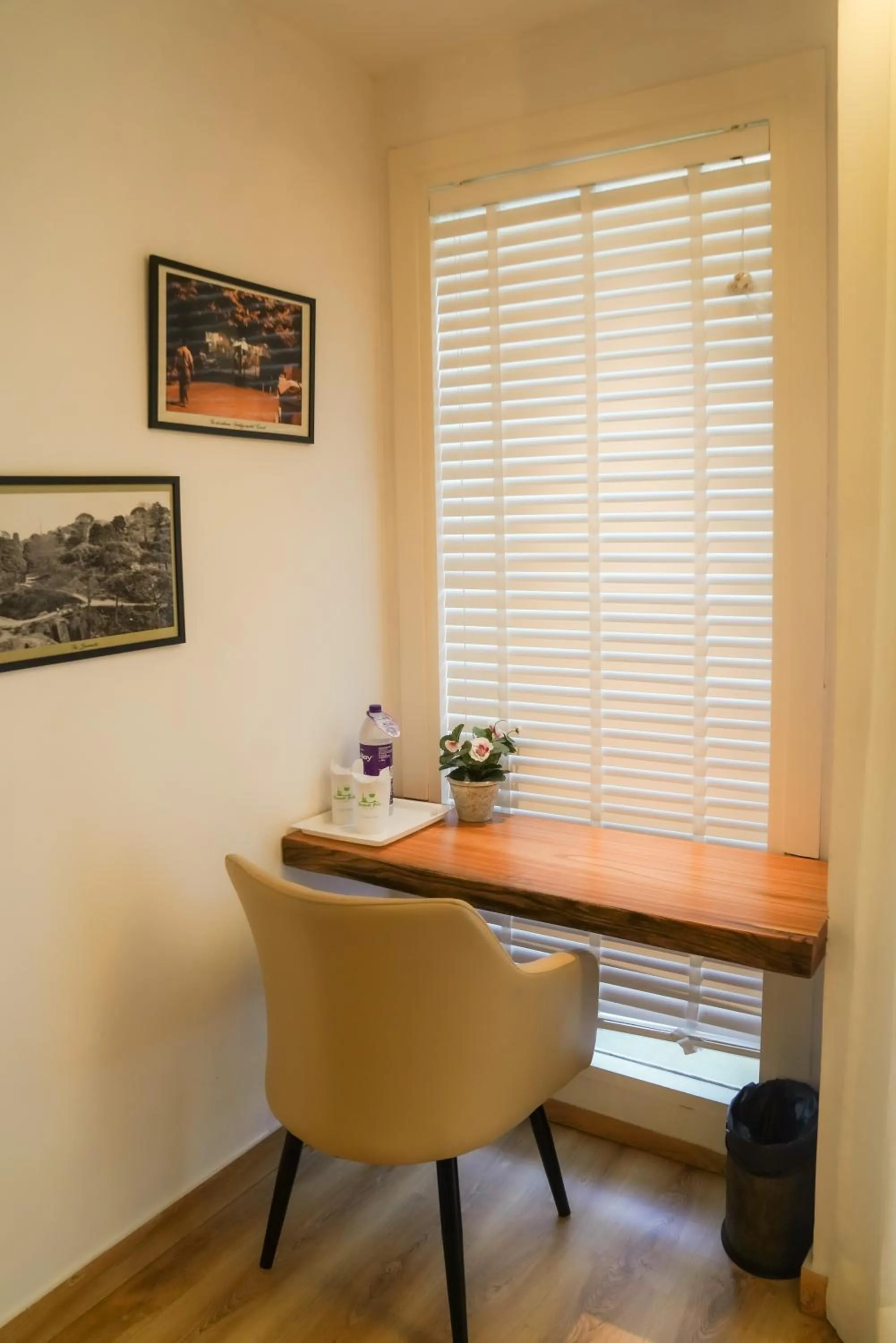 Living room in Kasauli Hills Resort